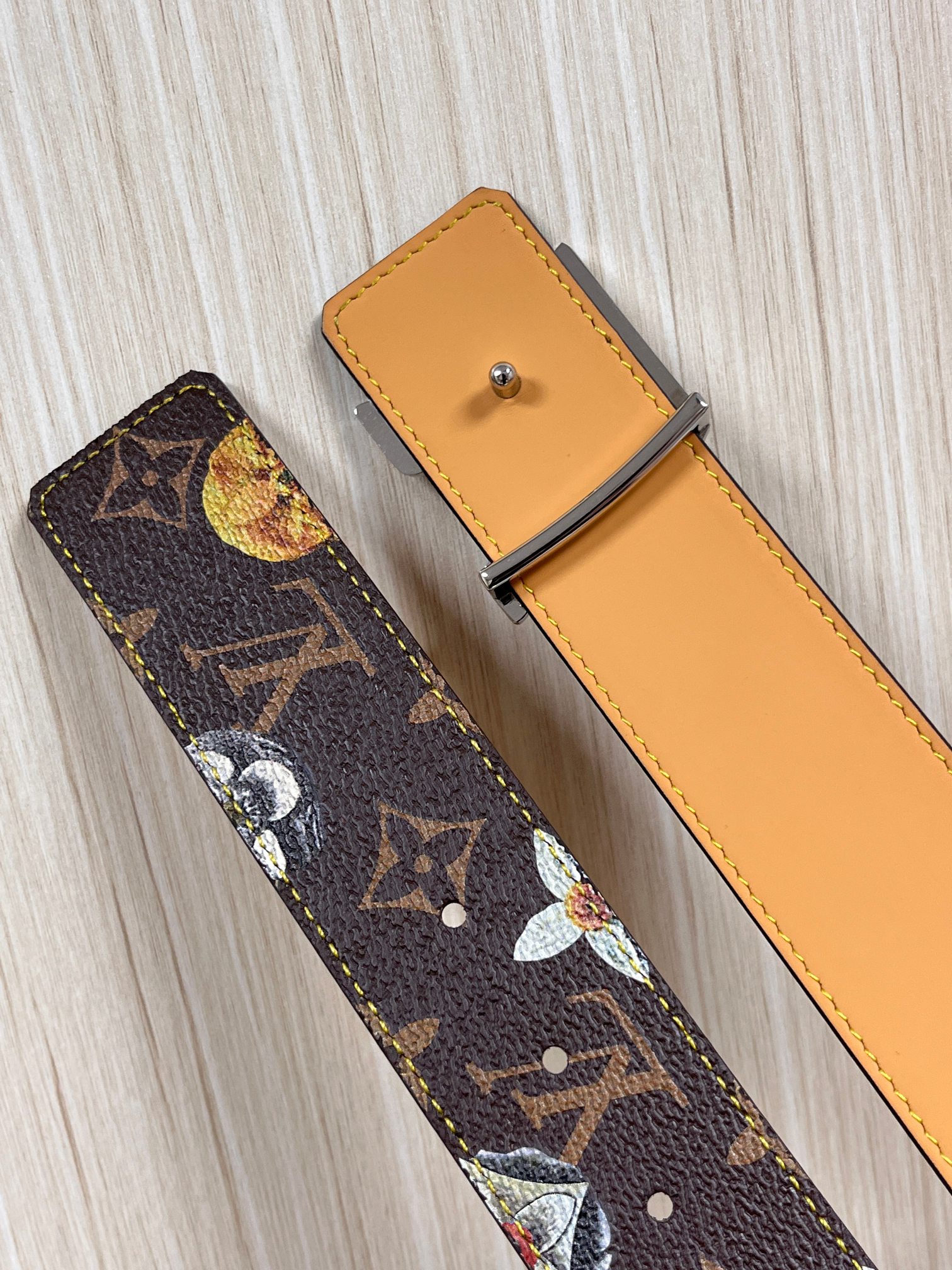 当季新款，LV Initiales Monogram Flower系列40毫米可翻转腰带重新诠释了经典的