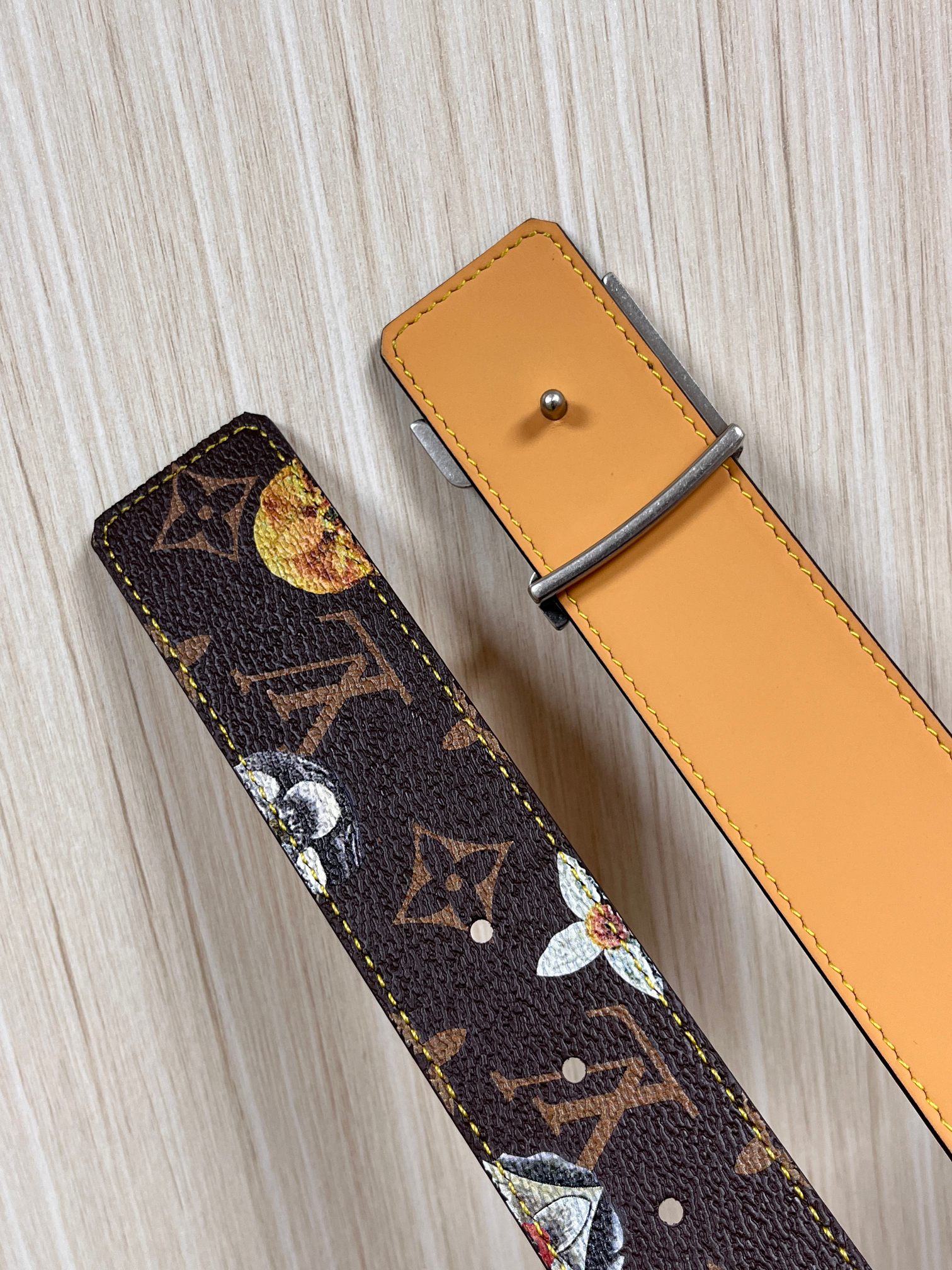 当季新款，LV Initiales Monogram Flower系列40毫米可翻转腰带重新诠释了经典的