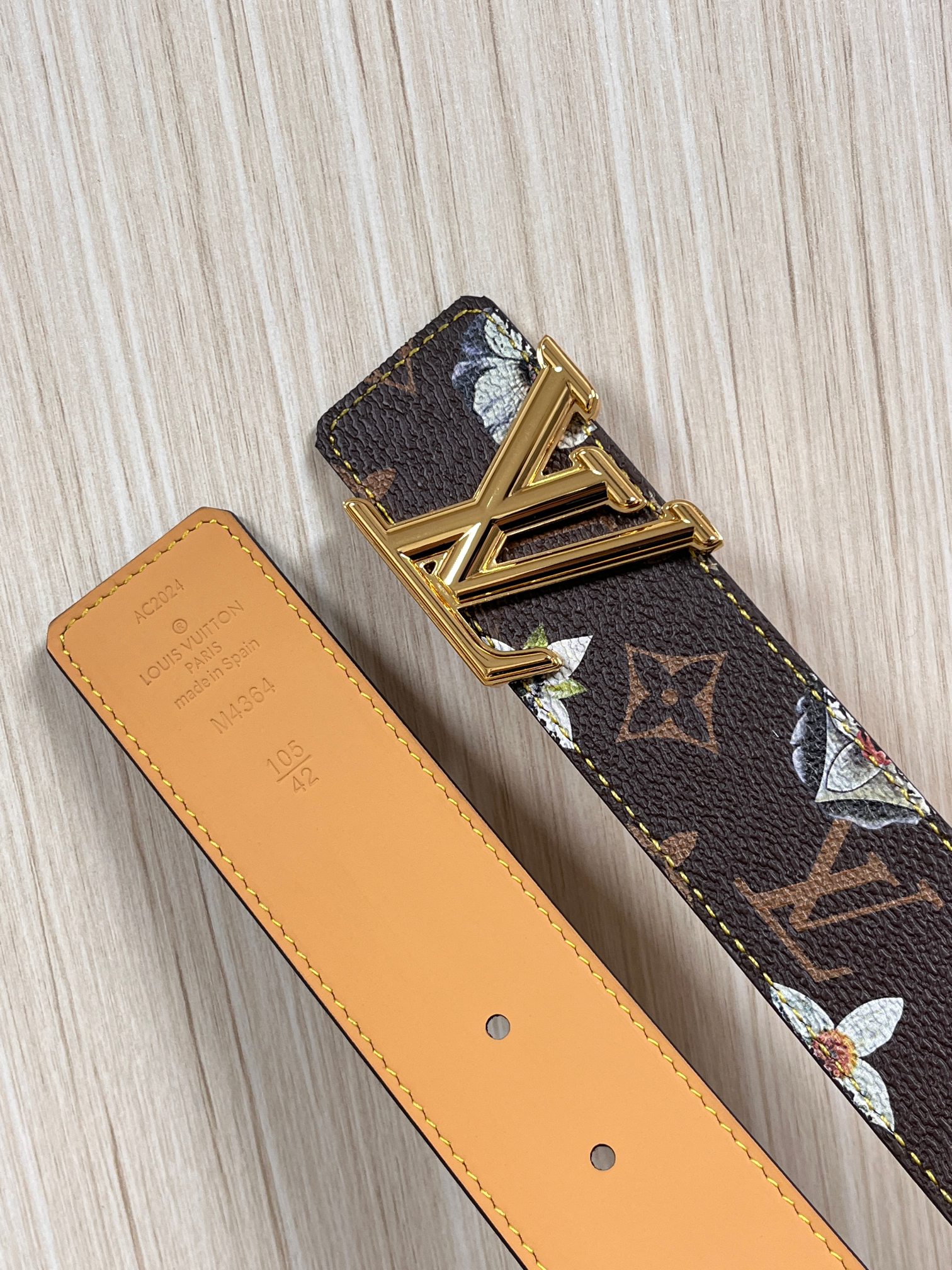 当季新款，LV Initiales Monogram Flower系列40毫米可翻转腰带重新诠释了经典的