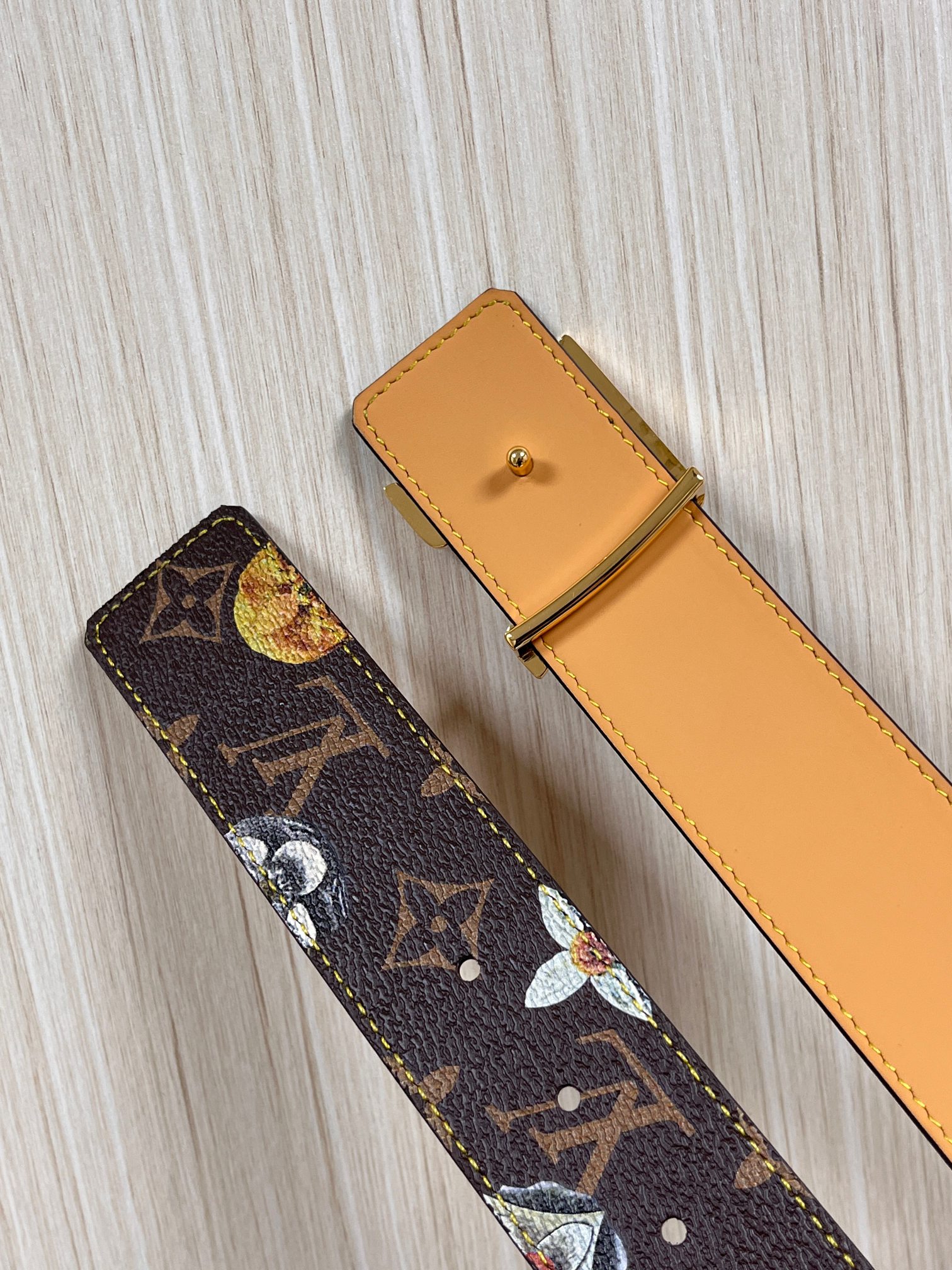 当季新款，LV Initiales Monogram Flower系列40毫米可翻转腰带重新诠释了经典的