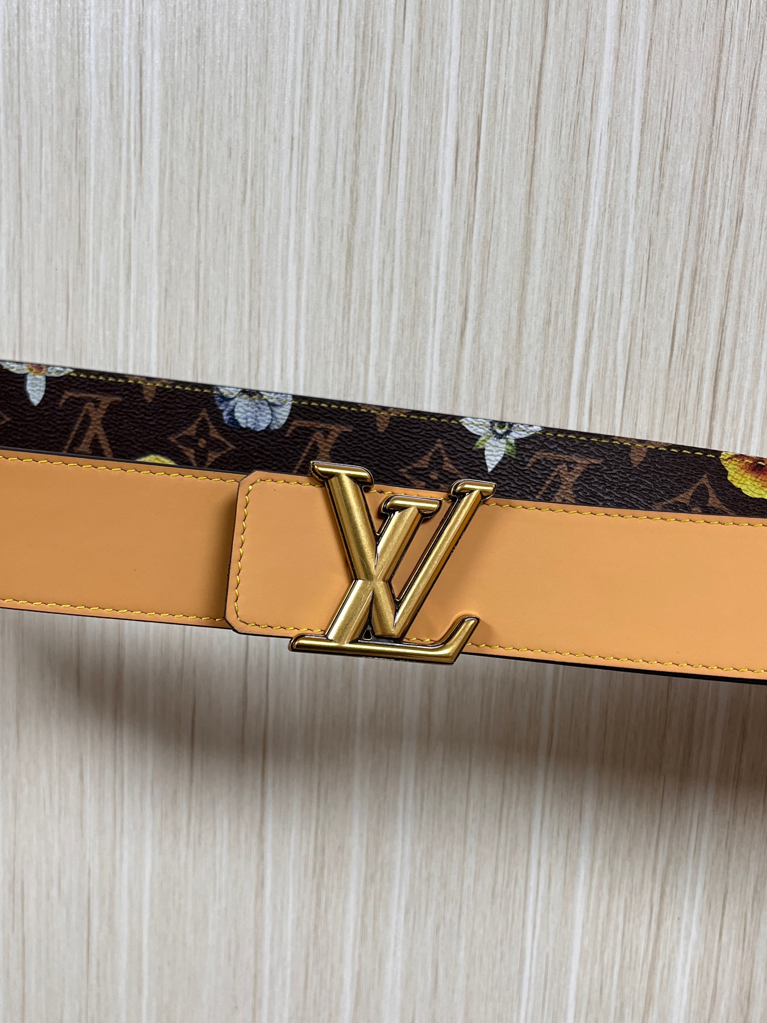 当季新款，LV Initiales Monogram Flower系列40毫米可翻转腰带重新诠释了经典的