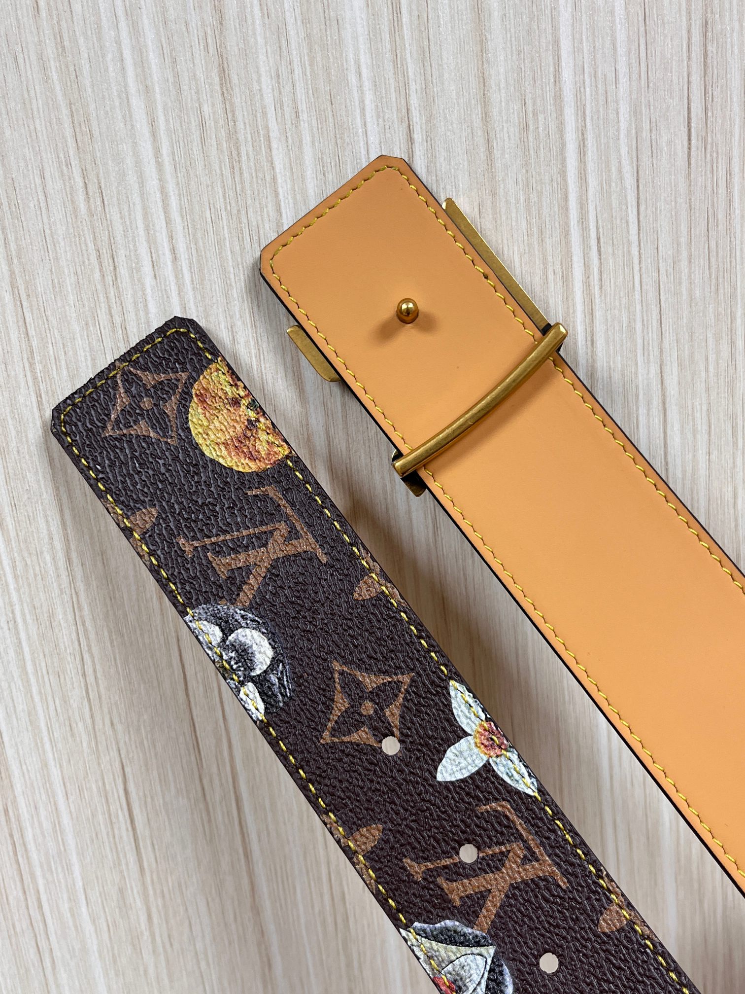 当季新款，LV Initiales Monogram Flower系列40毫米可翻转腰带重新诠释了经典的