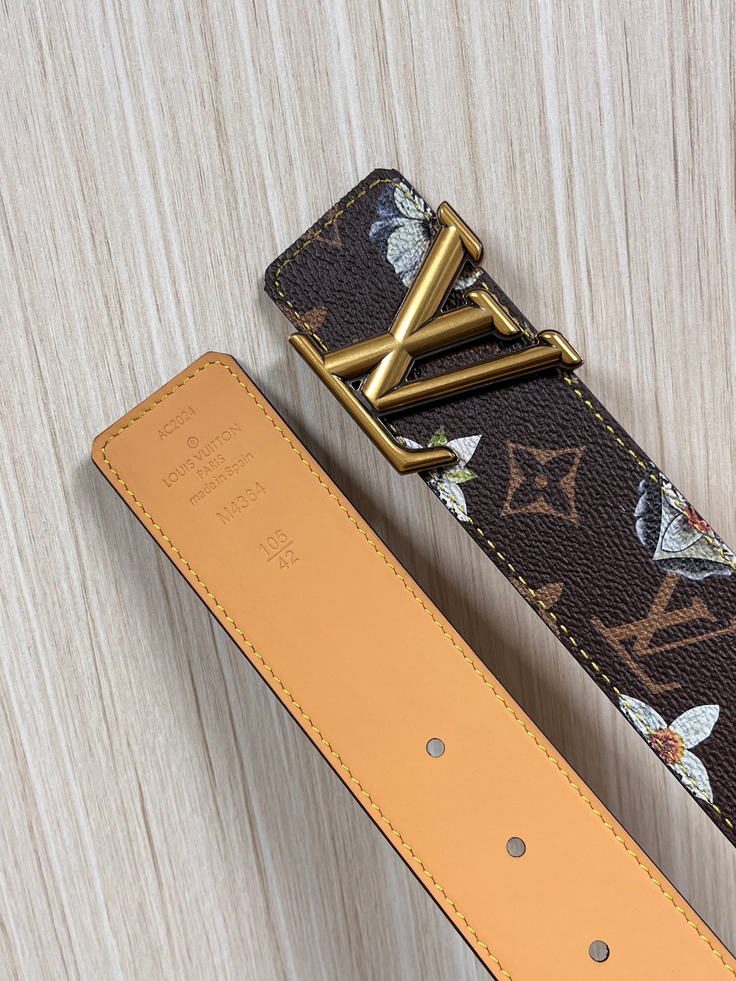 当季新款，LV Initiales Monogram Flower系列40毫米可翻转腰带重新诠释了经典的