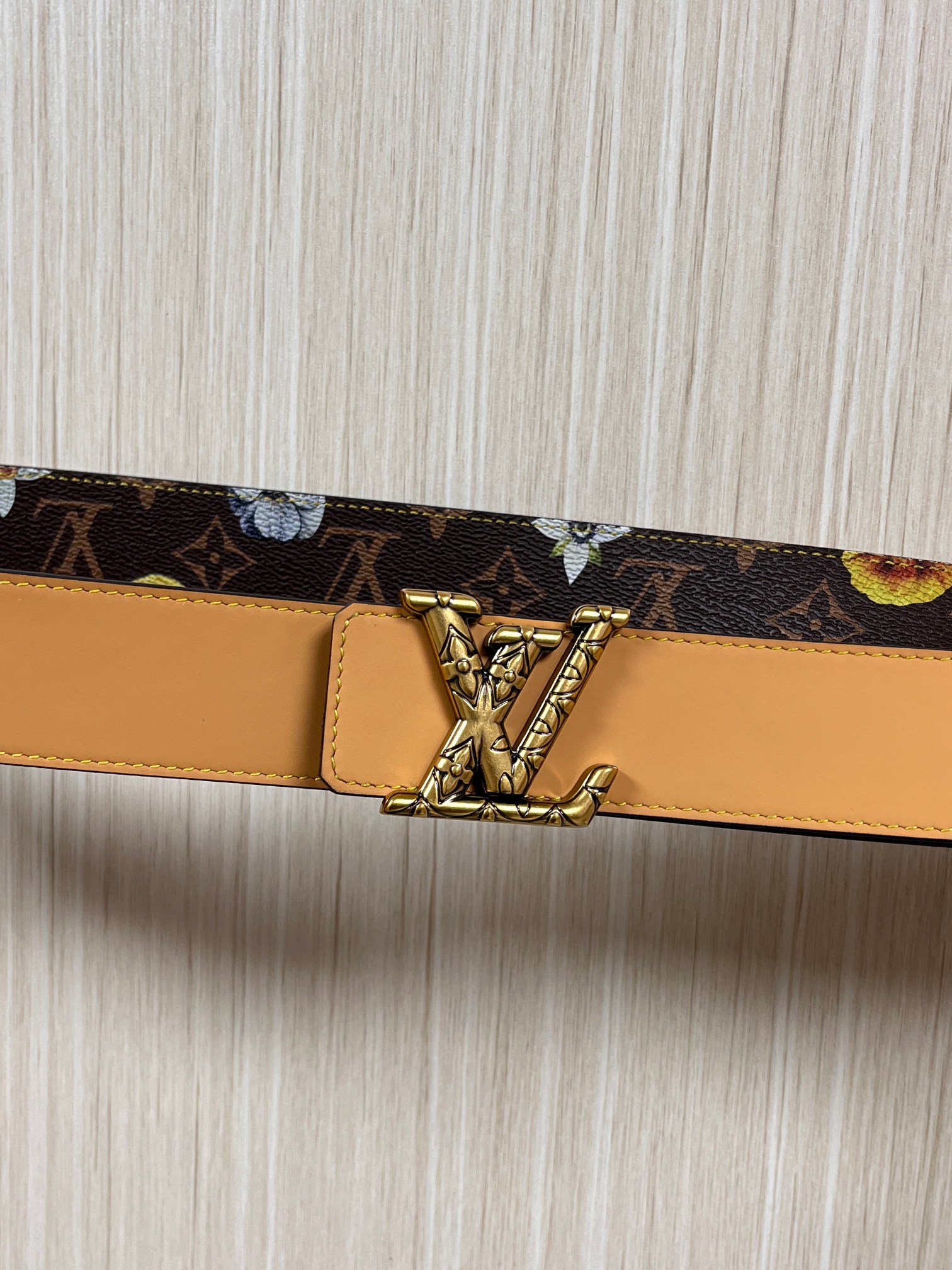 当季新款，LV Initiales Monogram Flower系列40毫米可翻转腰带重新诠释了经典的