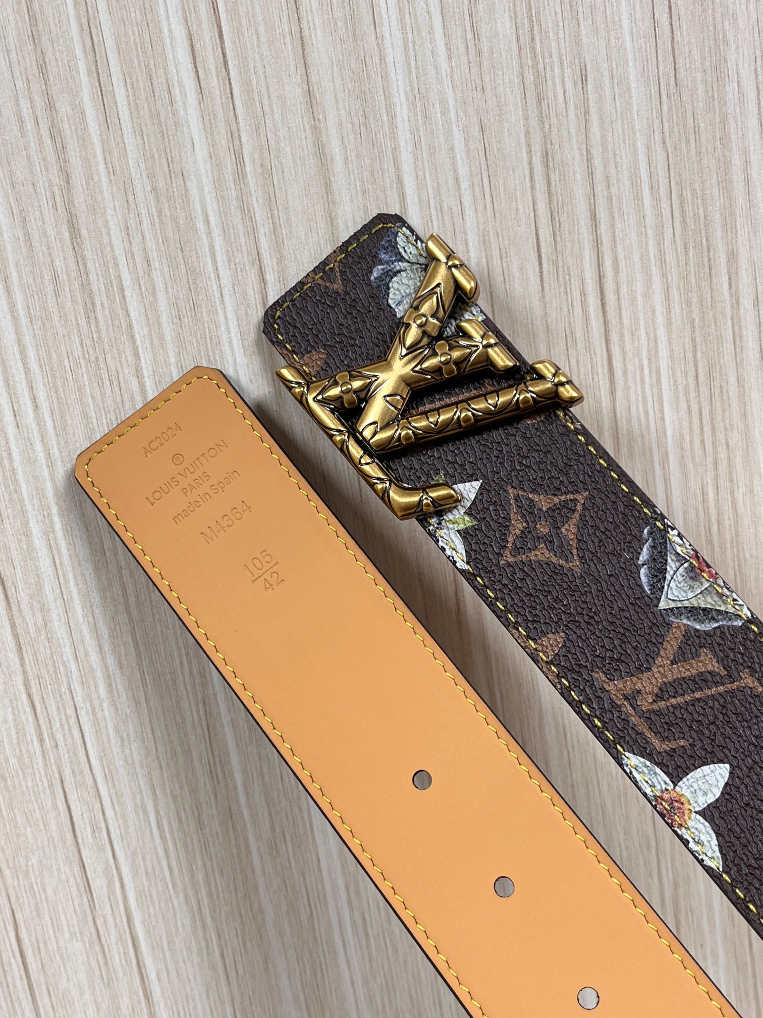 当季新款，LV Initiales Monogram Flower系列40毫米可翻转腰带重新诠释了经典的