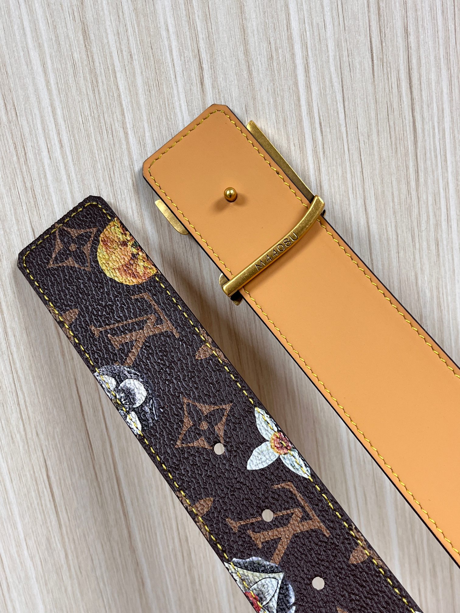 当季新款，LV Initiales Monogram Flower系列40毫米可翻转腰带重新诠释了经典的