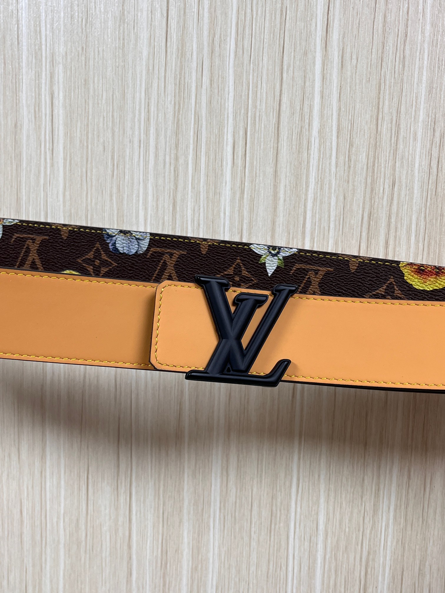 当季新款，LV Initiales Monogram Flower系列40毫米可翻转腰带重新诠释了经典的