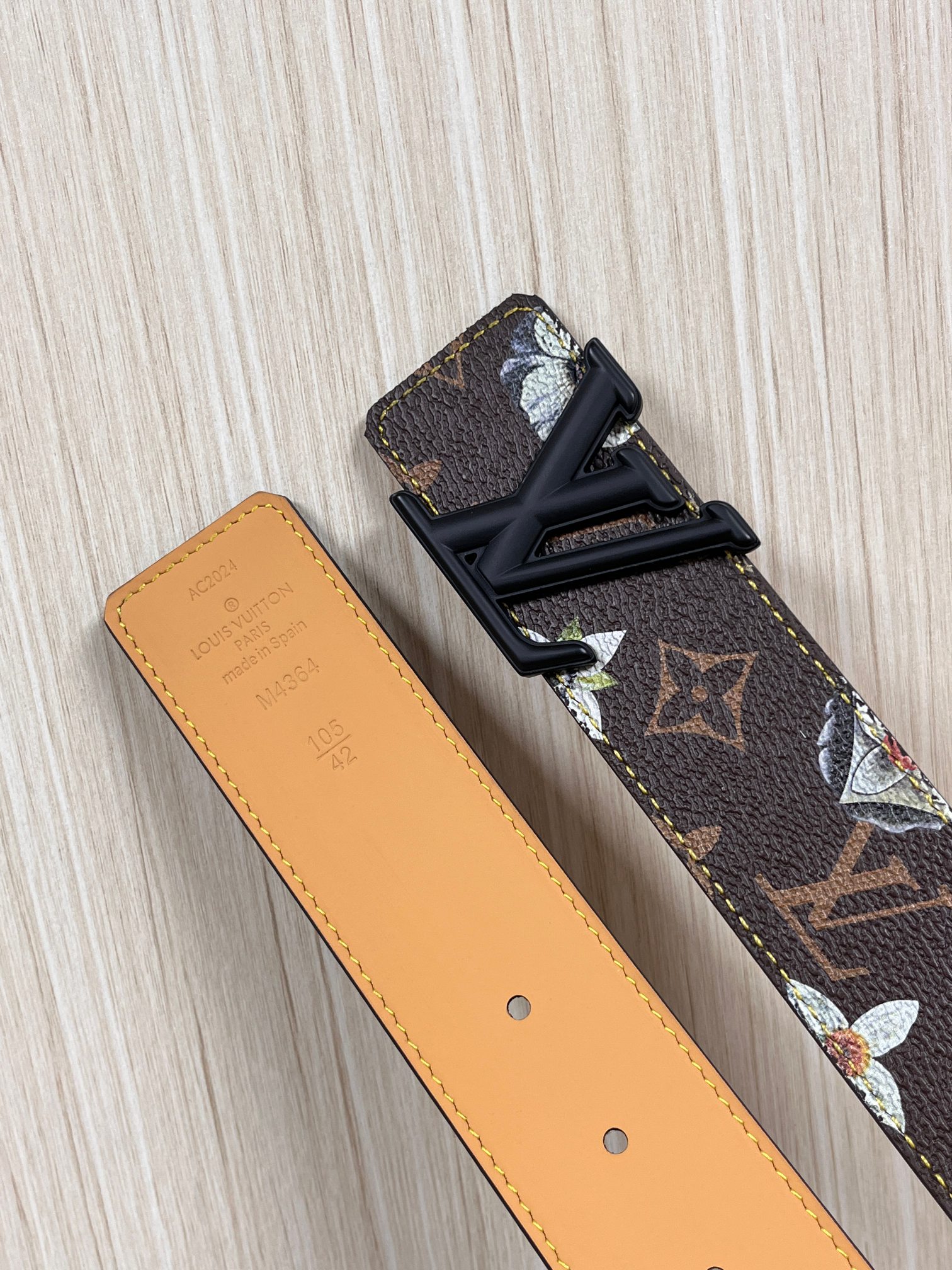 当季新款，LV Initiales Monogram Flower系列40毫米可翻转腰带重新诠释了经典的