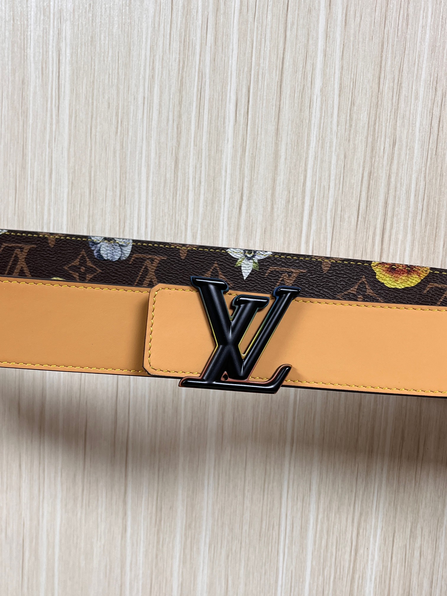 当季新款，LV Initiales Monogram Flower系列40毫米可翻转腰带重新诠释了经典的