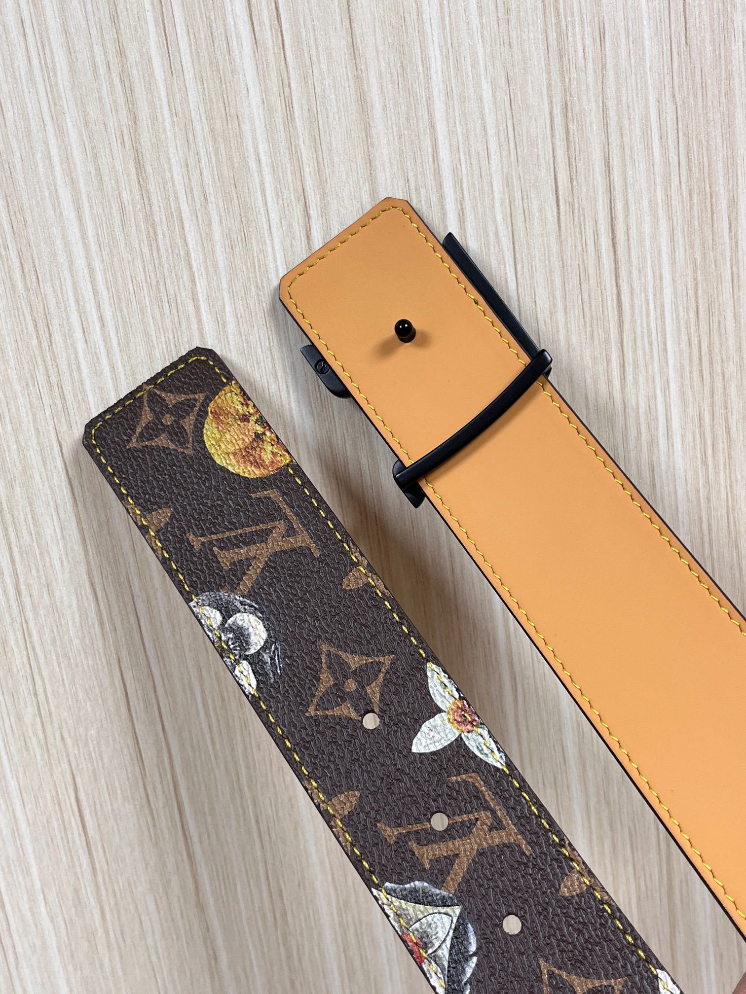 当季新款，LV Initiales Monogram Flower系列40毫米可翻转腰带重新诠释了经典的