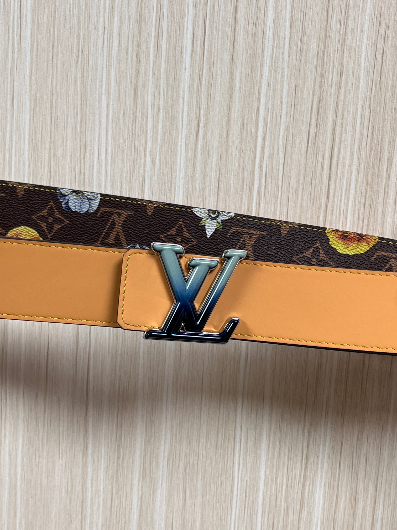 当季新款，LV Initiales Monogram Flower系列40毫米可翻转腰带重新诠释了经典的