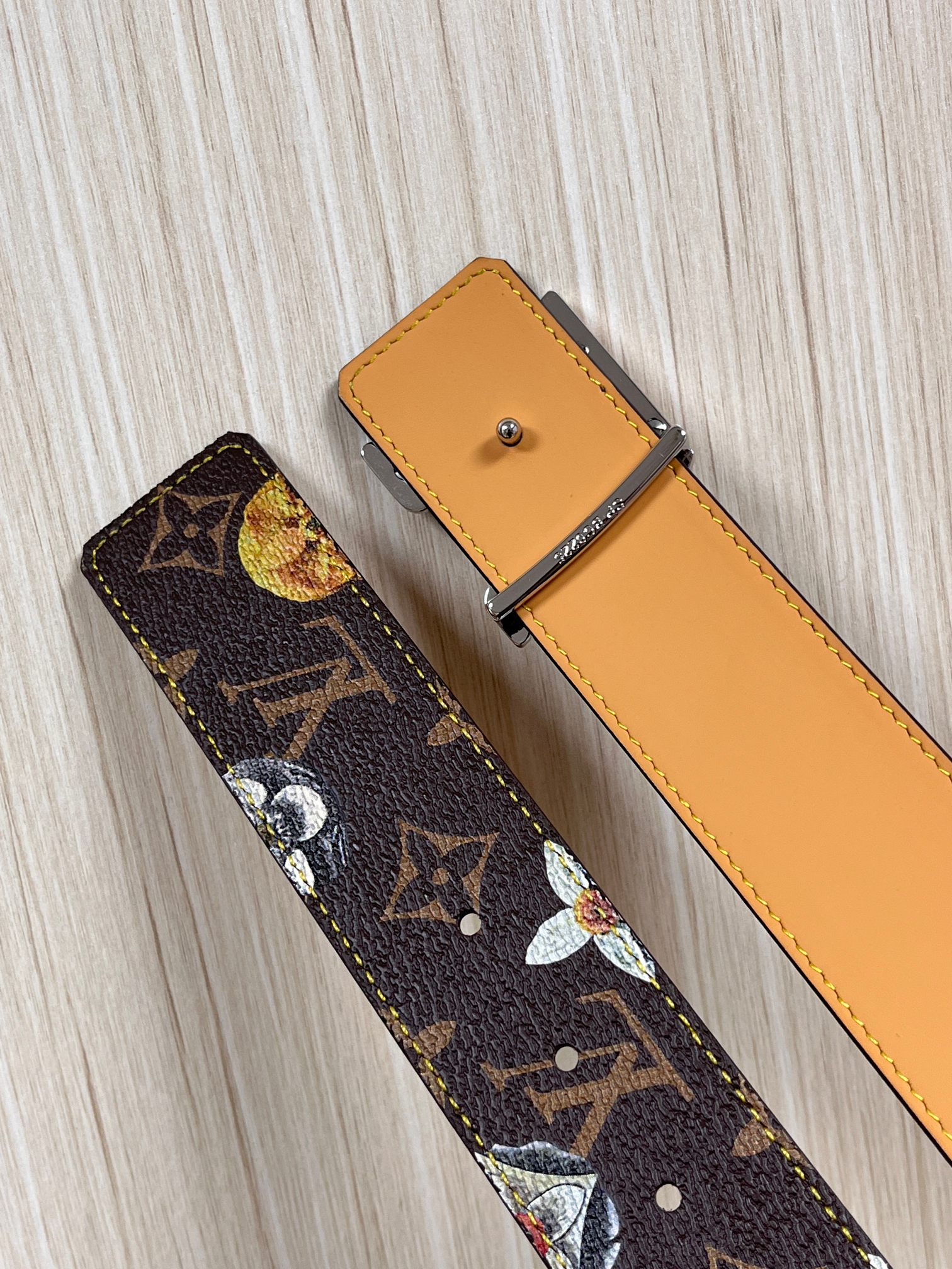 当季新款，LV Initiales Monogram Flower系列40毫米可翻转腰带重新诠释了经典的