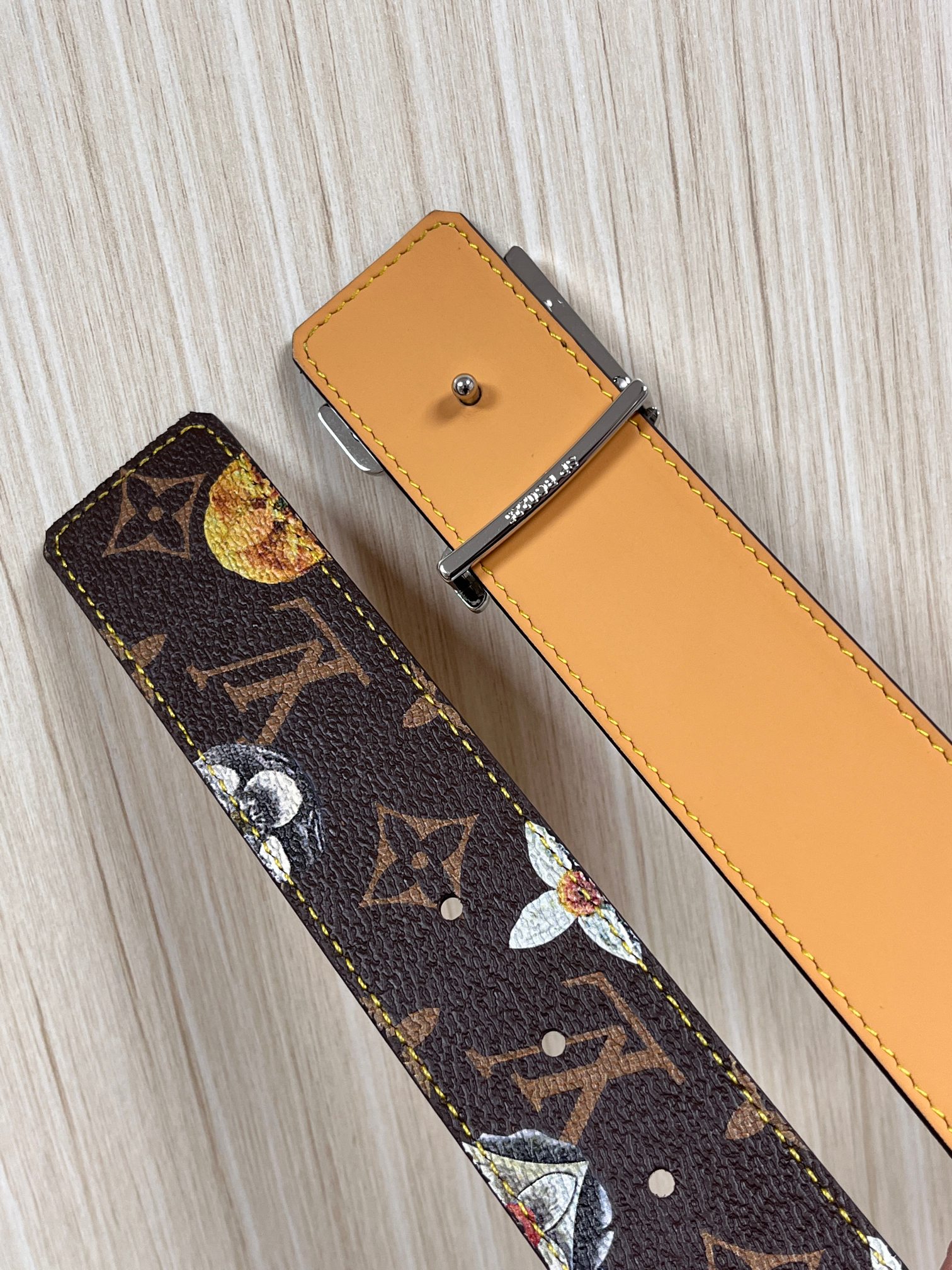 当季新款，LV Initiales Monogram Flower系列40毫米可翻转腰带重新诠释了经典的