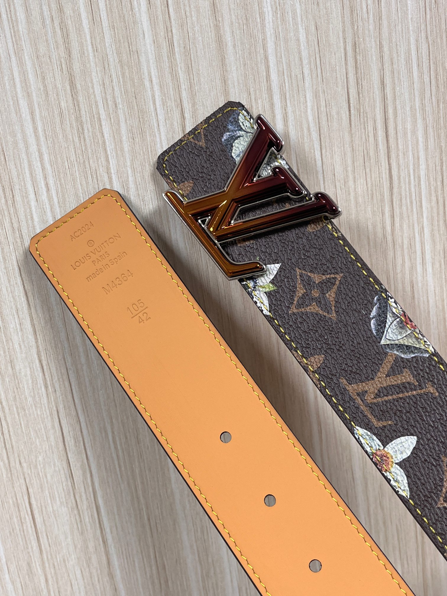 当季新款，LV Initiales Monogram Flower系列40毫米可翻转腰带重新诠释了经典的