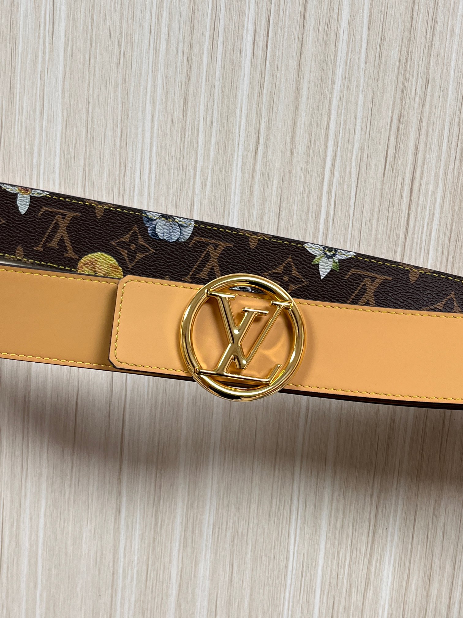 当季新款，LV Initiales Monogram Flower系列40毫米可翻转腰带重新诠释了经典的