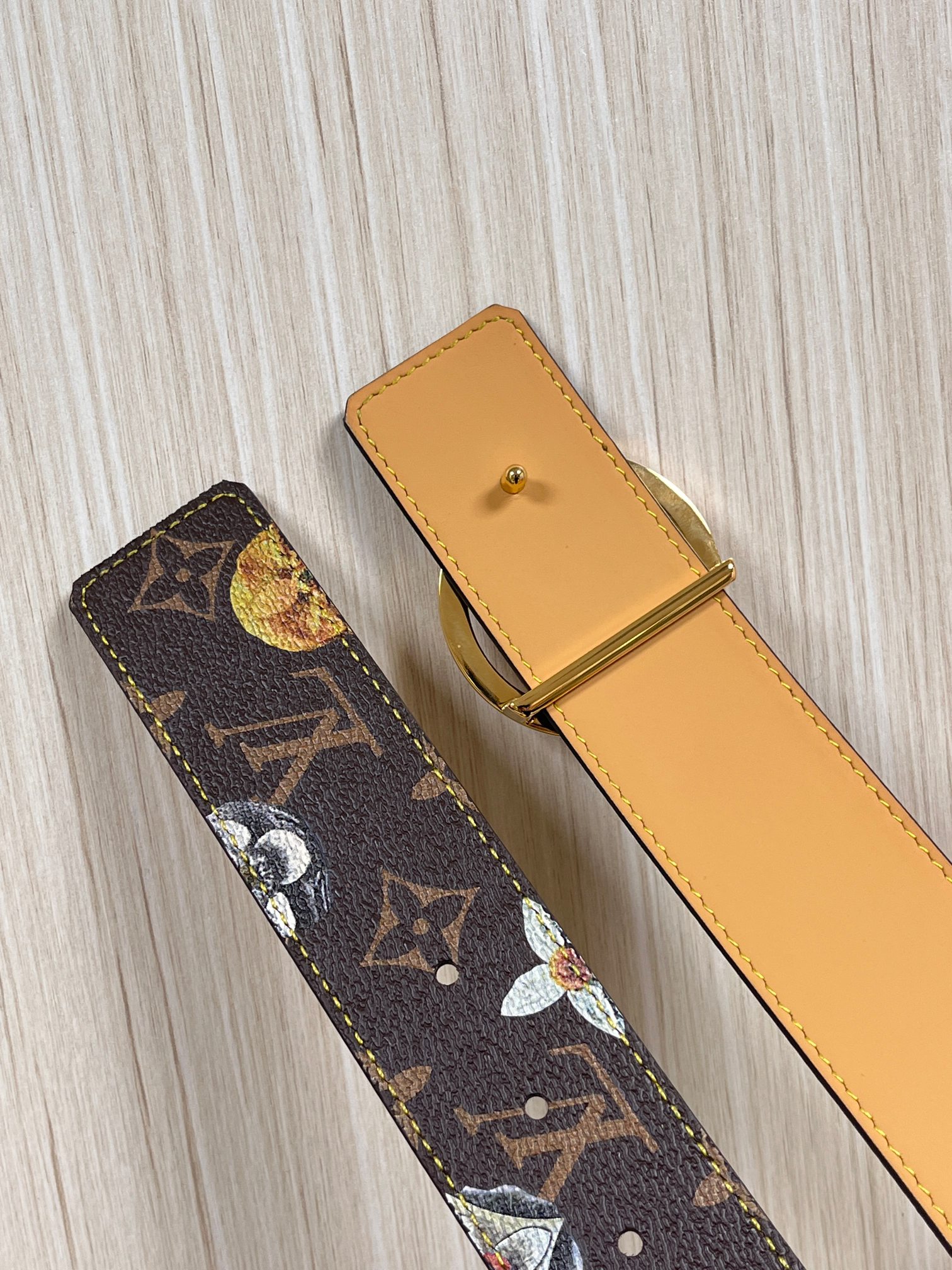 当季新款，LV Initiales Monogram Flower系列40毫米可翻转腰带重新诠释了经典的