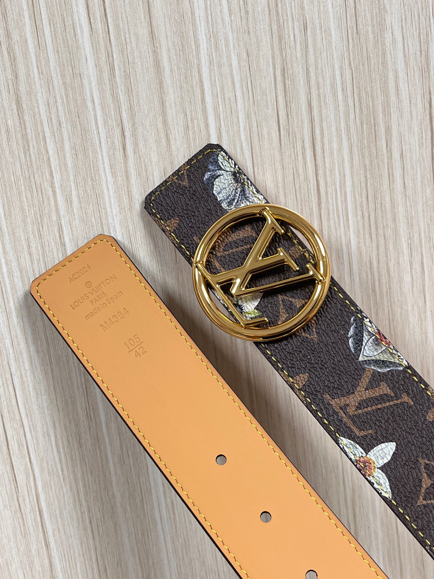 当季新款，LV Initiales Monogram Flower系列40毫米可翻转腰带重新诠释了经典的