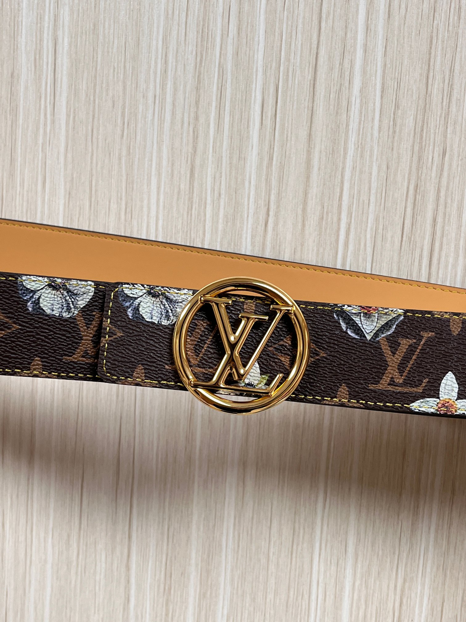 当季新款，LV Initiales Monogram Flower系列40毫米可翻转腰带重新诠释了经典的