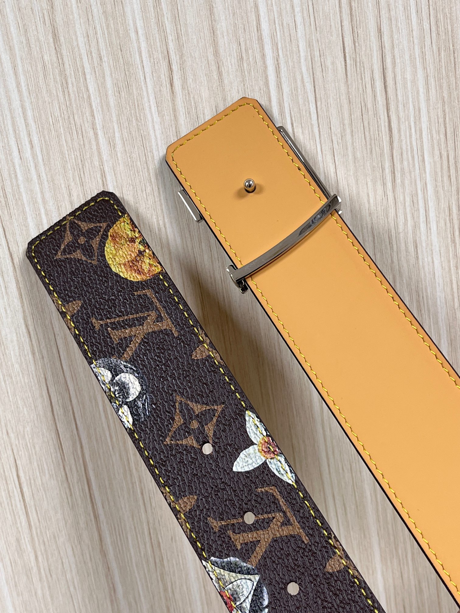 当季新款，LV Initiales Monogram Flower系列40毫米可翻转腰带重新诠释了经典的