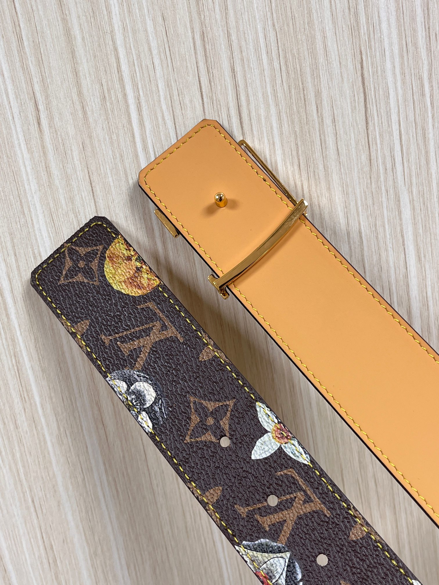 当季新款，LV Initiales Monogram Flower系列40毫米可翻转腰带重新诠释了经典的