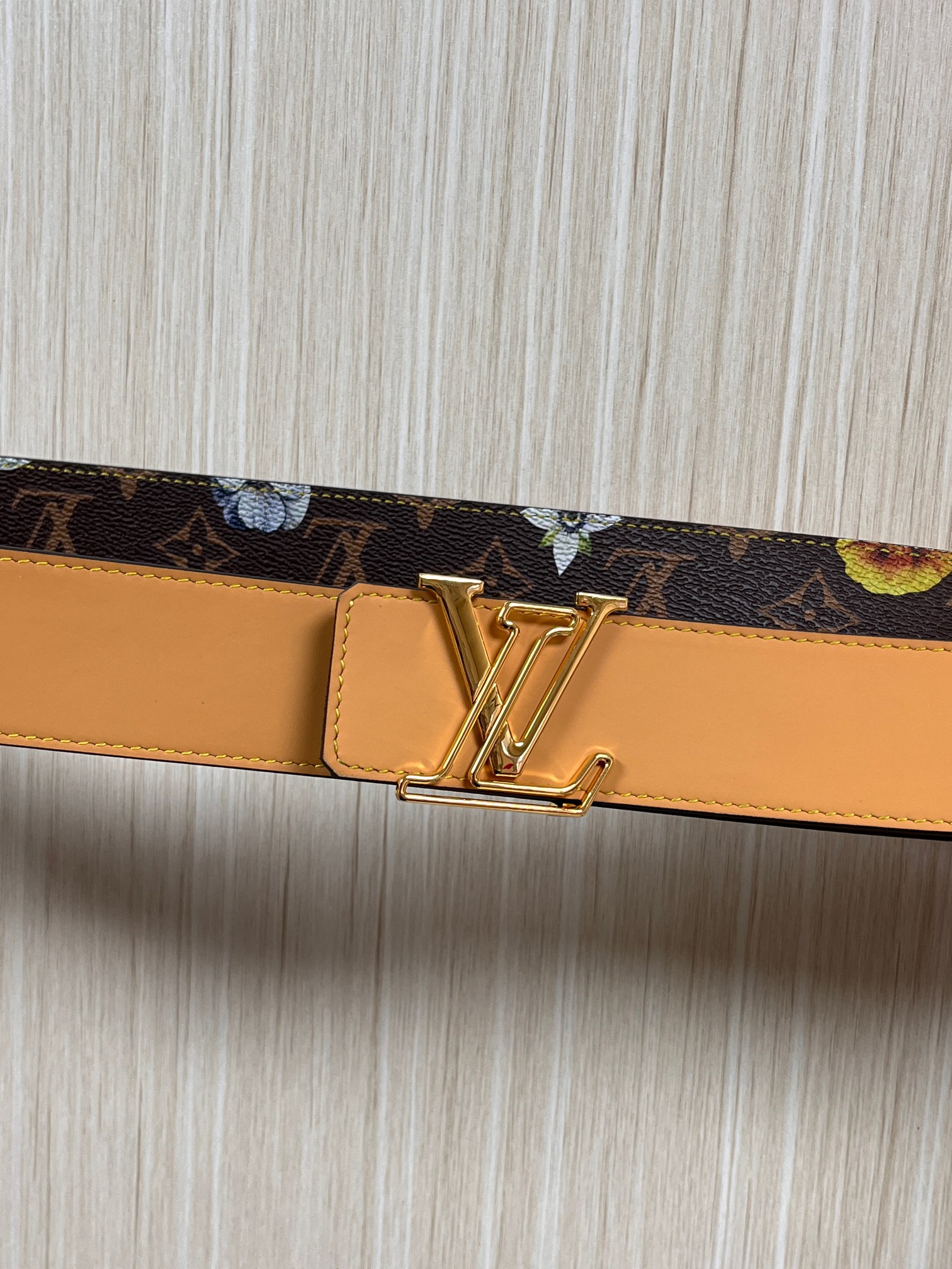 当季新款，LV Initiales Monogram Flower系列40毫米可翻转腰带重新诠释了经典的