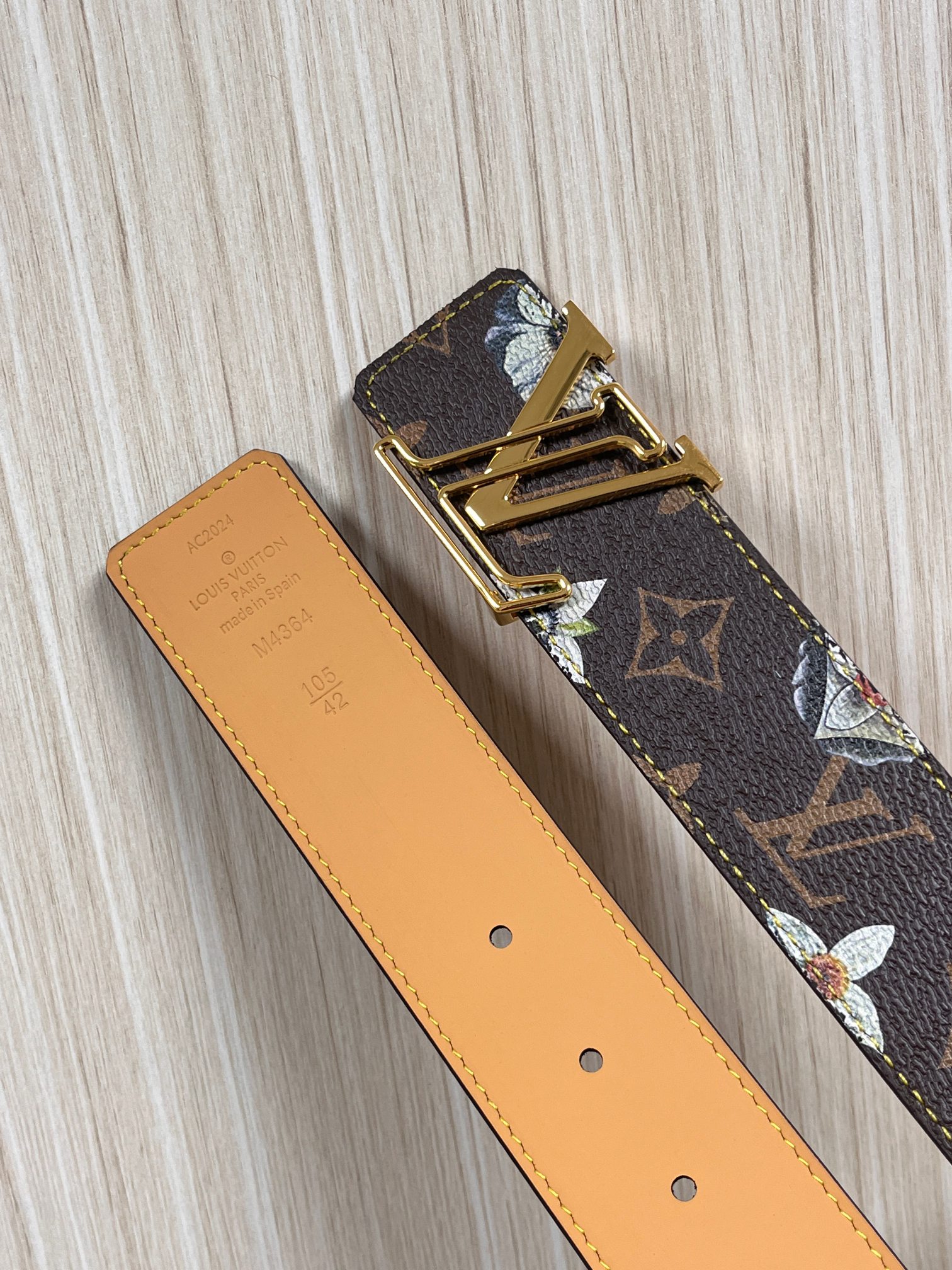 当季新款，LV Initiales Monogram Flower系列40毫米可翻转腰带重新诠释了经典的