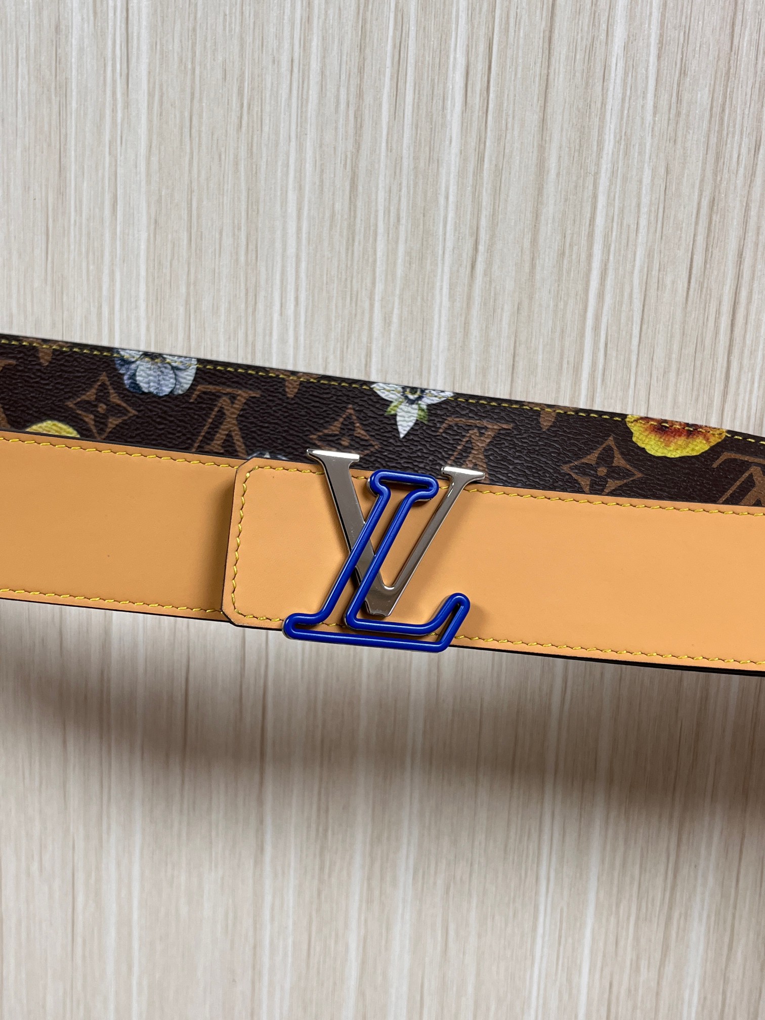 当季新款，LV Initiales Monogram Flower系列40毫米可翻转腰带重新诠释了经典的