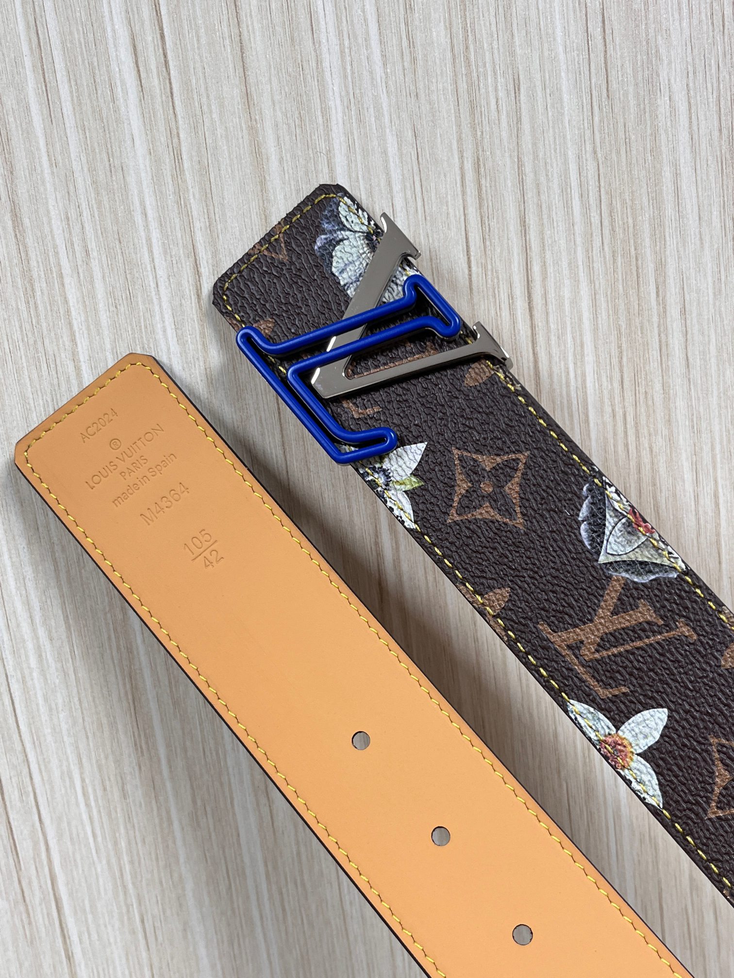 当季新款，LV Initiales Monogram Flower系列40毫米可翻转腰带重新诠释了经典的