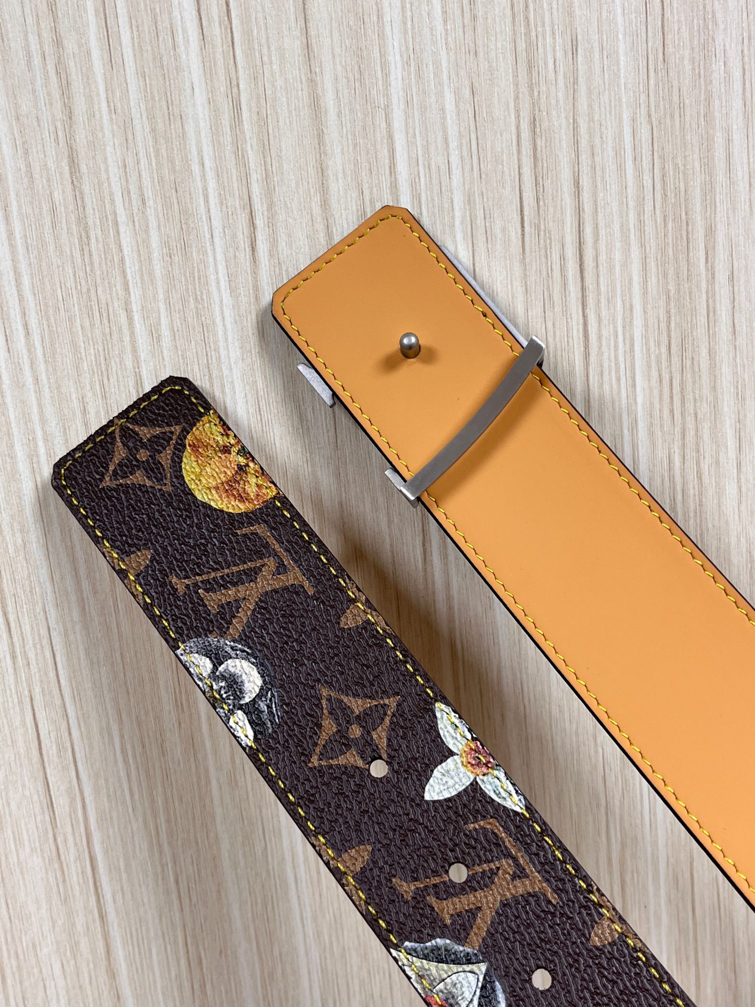 当季新款，LV Initiales Monogram Flower系列40毫米可翻转腰带重新诠释了经典的