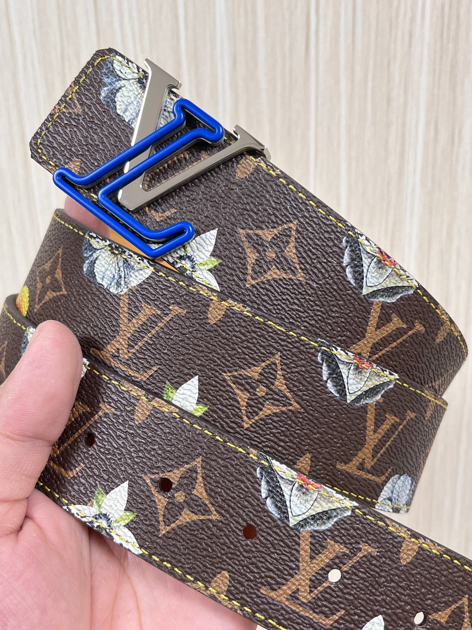 当季新款，LV Initiales Monogram Flower系列40毫米可翻转腰带重新诠释了经典的