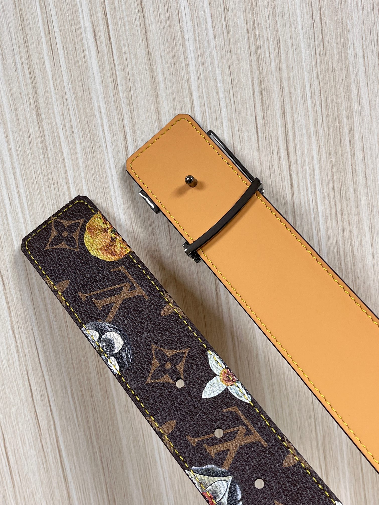 当季新款，LV Initiales Monogram Flower系列40毫米可翻转腰带重新诠释了经典的