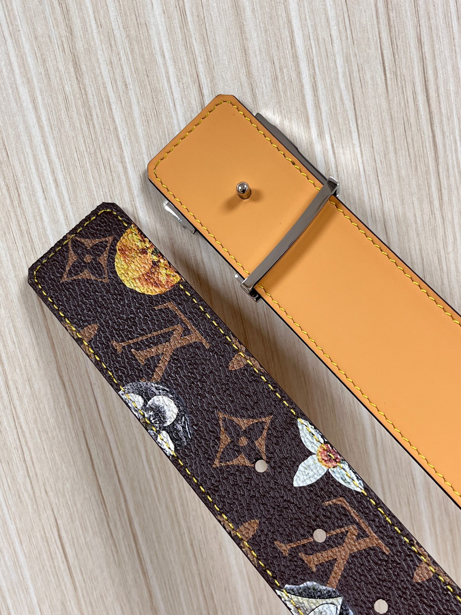 当季新款，LV Initiales Monogram Flower系列40毫米可翻转腰带重新诠释了经典的