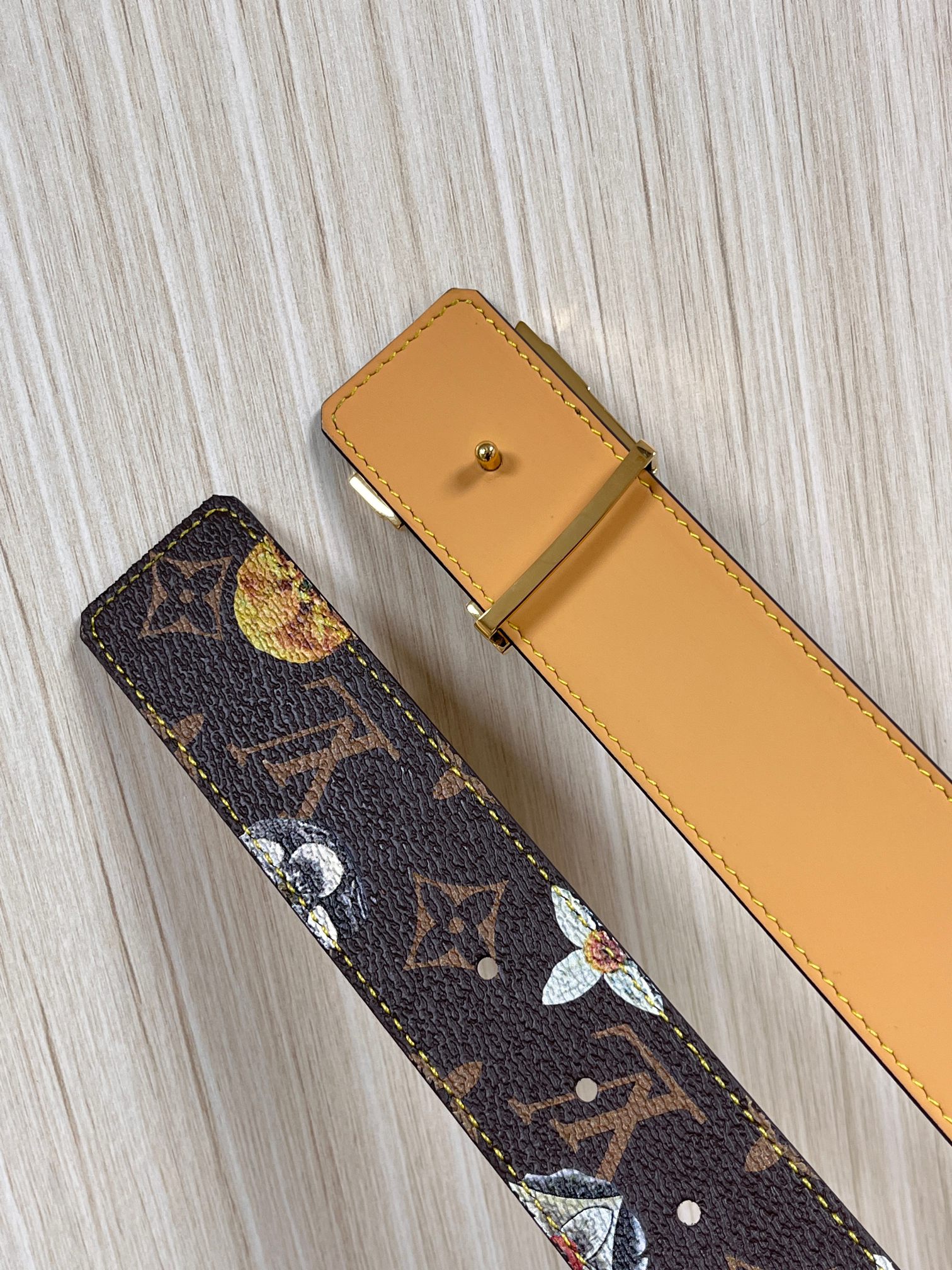 当季新款，LV Initiales Monogram Flower系列40毫米可翻转腰带重新诠释了经典的