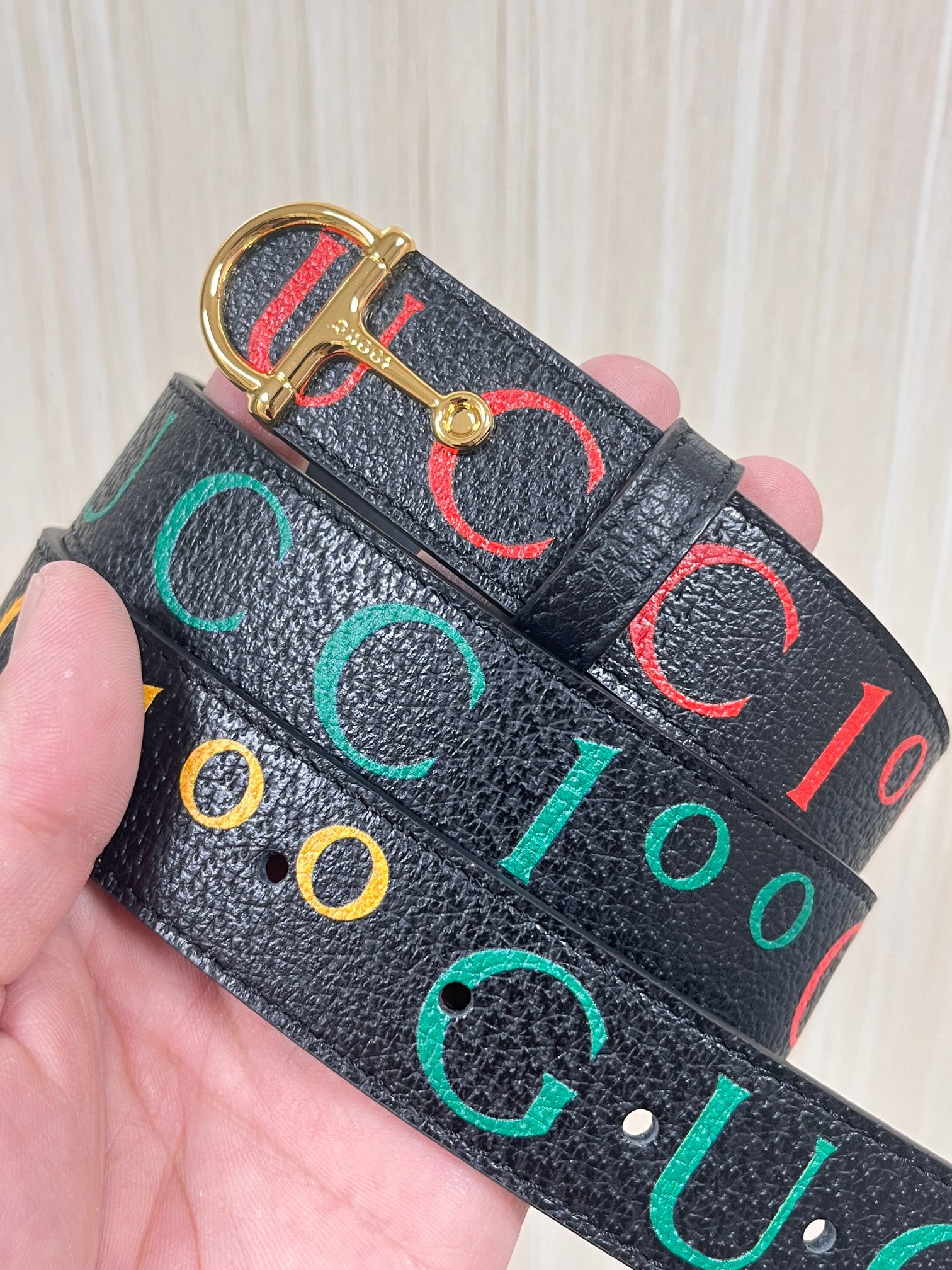 当季新款，春夏系列，品牌标志性的GG钻标识经重新诠释后，草莓，樱桃 印花黑色进口牛皮，以光彩夺目的调呈现