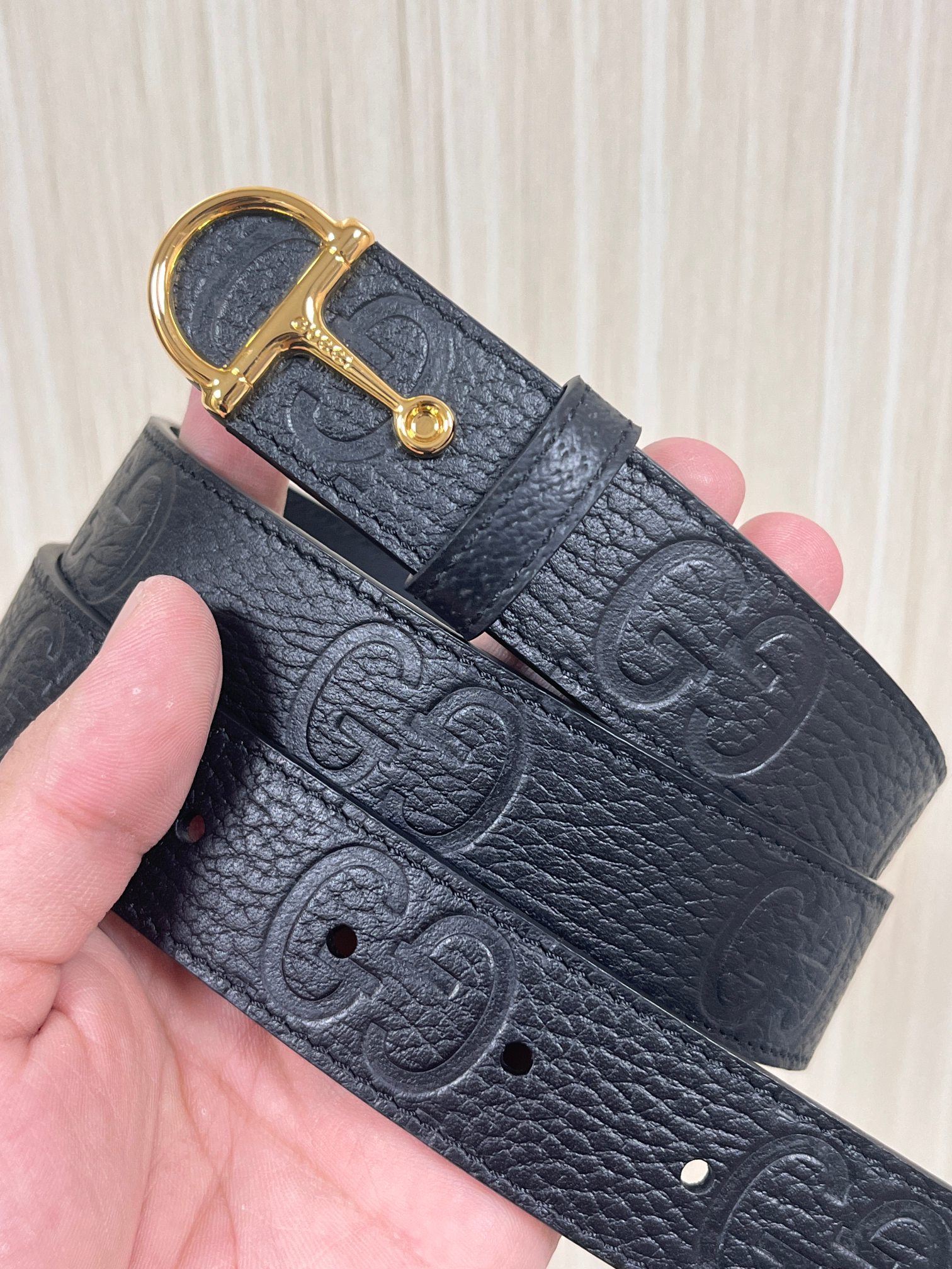 当季新款，春夏系列，品牌标志性的GG钻标识经重新诠释后，草莓，樱桃 印花黑色进口牛皮，以光彩夺目的调呈现