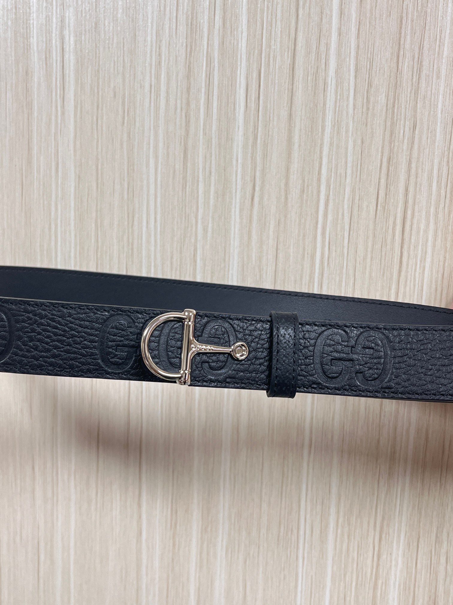 当季新款，春夏系列，品牌标志性的GG钻标识经重新诠释后， 压花黑色荔枝纹色进口牛皮，以光彩夺目的调呈现在