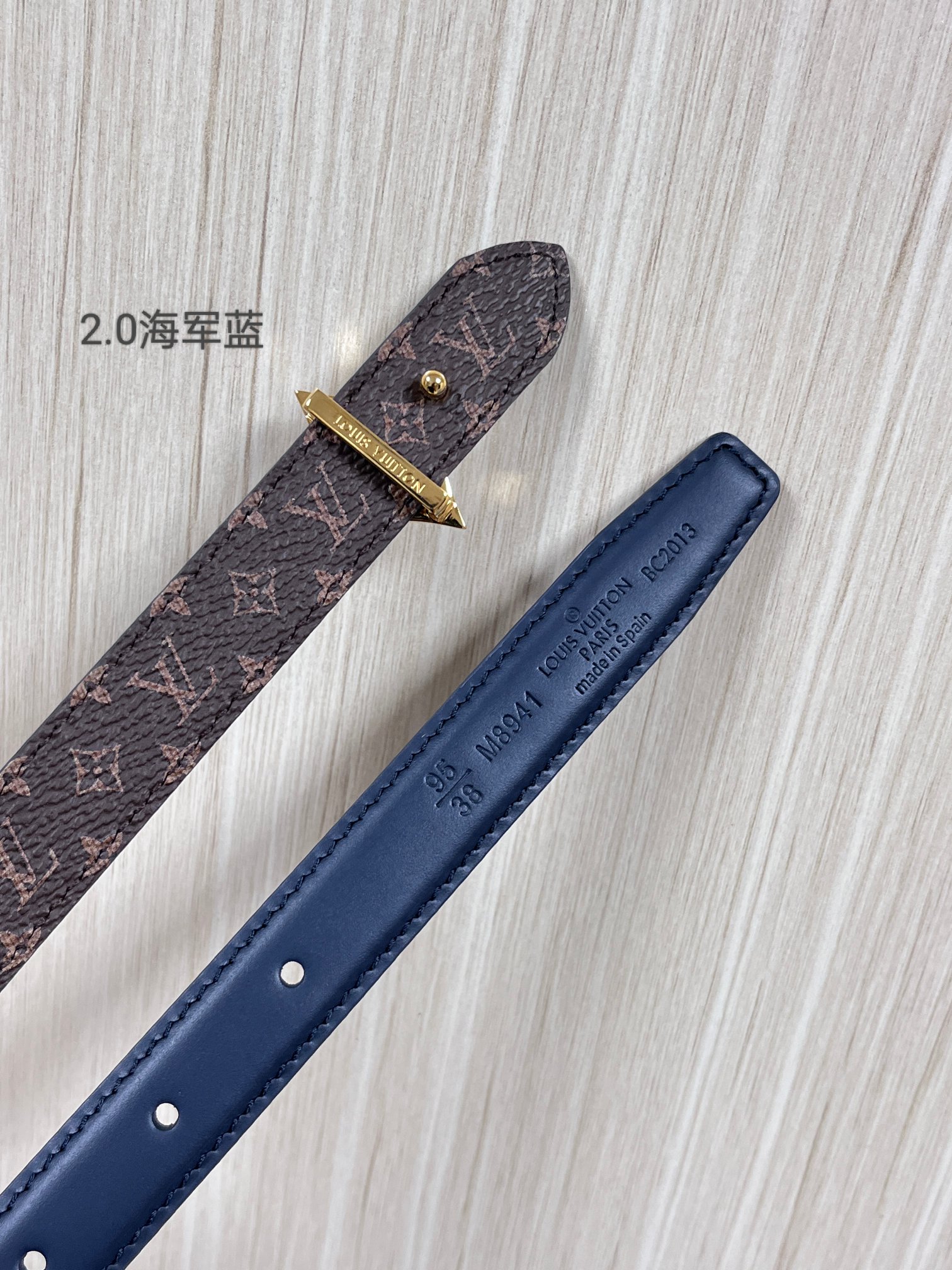 2026当季新款女士细腰带，适配裙装、裤装 正面：海军蓝色光滑小牛皮- 反面：经典Monogram老花涂