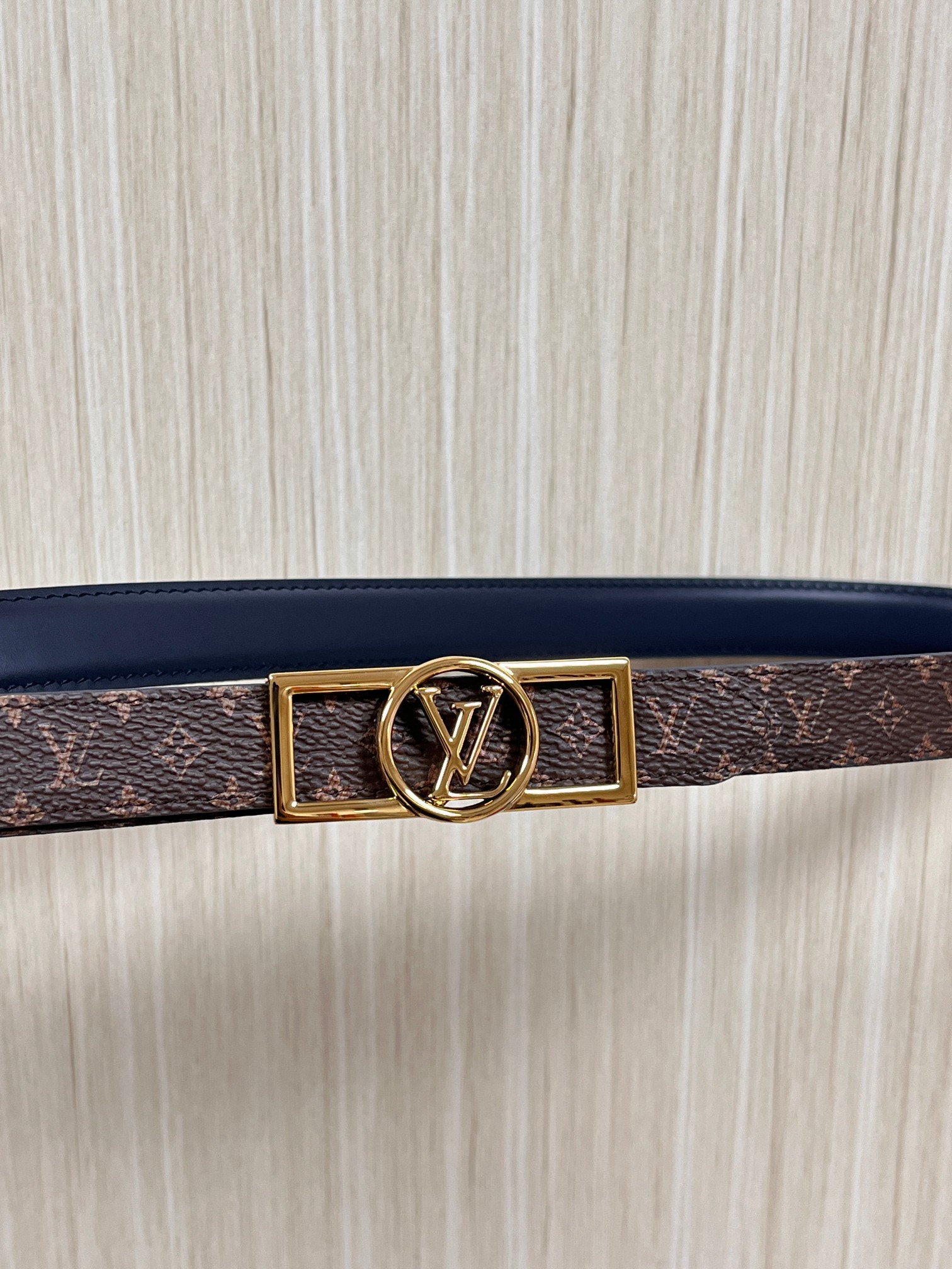 2026当季新款女士细腰带，适配裙装、裤装 正面：海军蓝色光滑小牛皮- 反面：经典Monogram老花涂