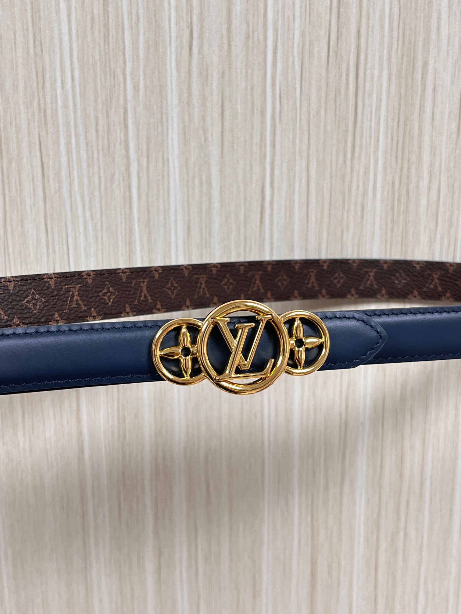 2026当季新款女士细腰带，适配裙装、裤装 正面：海军蓝色光滑小牛皮- 反面：经典Monogram老花涂