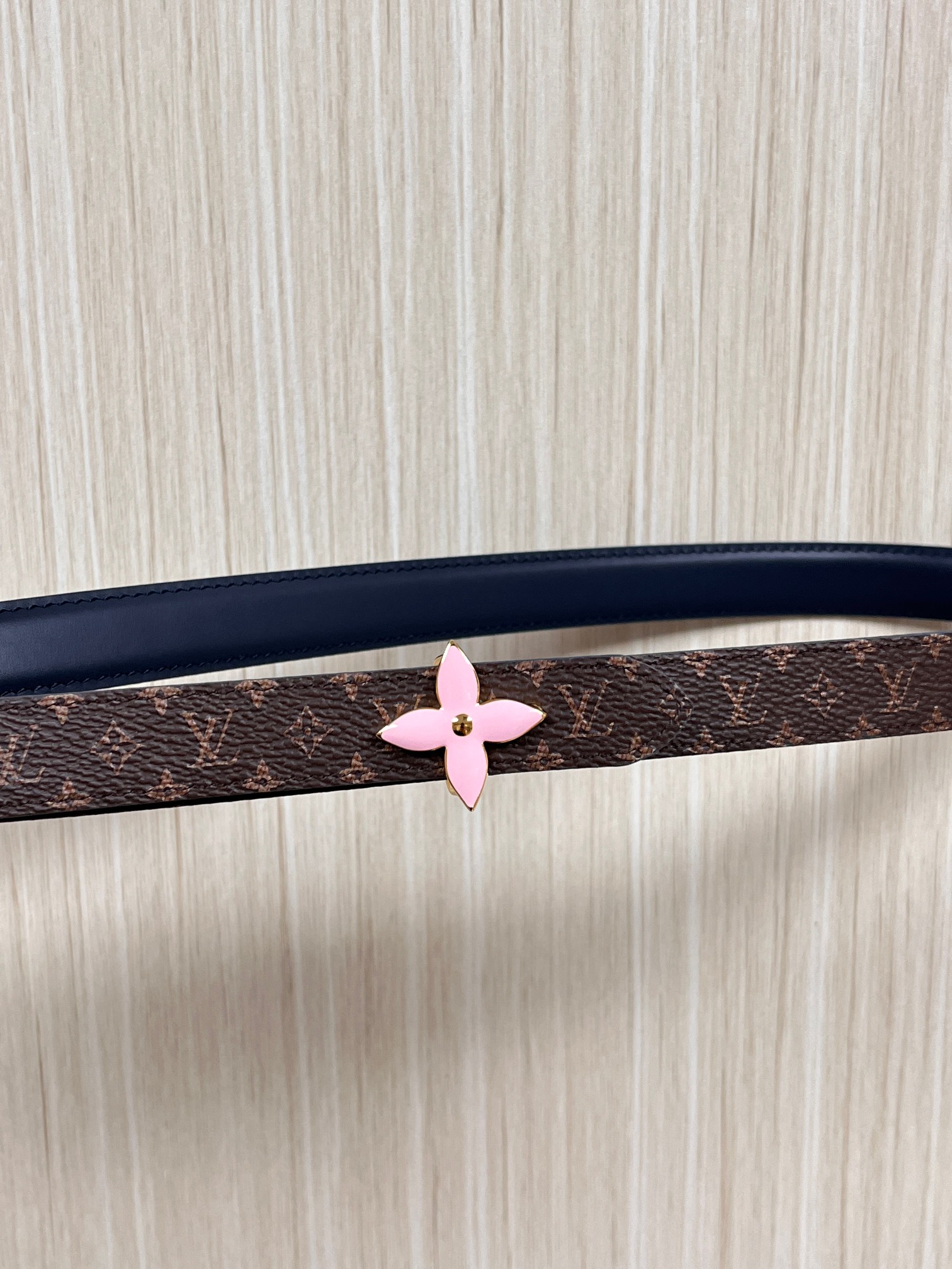 2026当季新款女士细腰带，适配裙装、裤装 正面：海军蓝色光滑小牛皮- 反面：经典Monogram老花涂