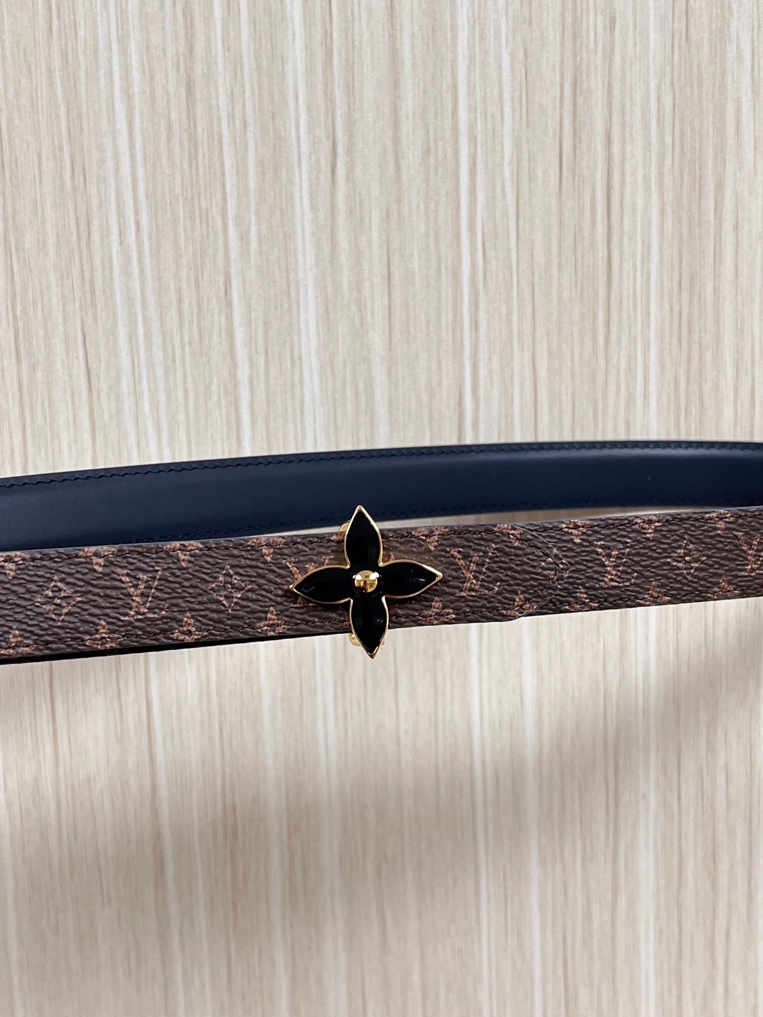 2026当季新款女士细腰带，适配裙装、裤装 正面：海军蓝色光滑小牛皮- 反面：经典Monogram老花涂