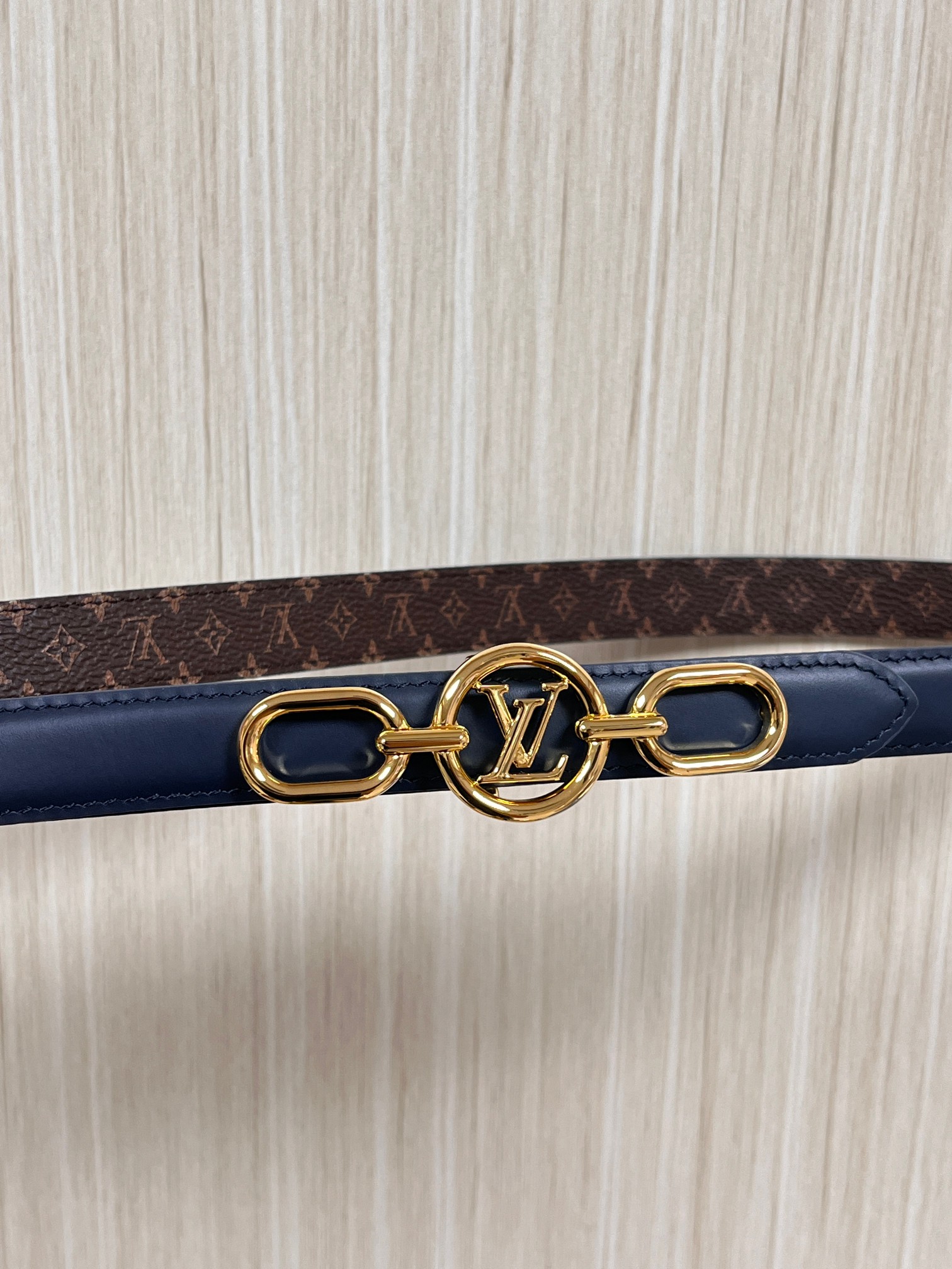 2026当季新款女士细腰带，适配裙装、裤装 正面：海军蓝色光滑小牛皮- 反面：经典Monogram老花涂