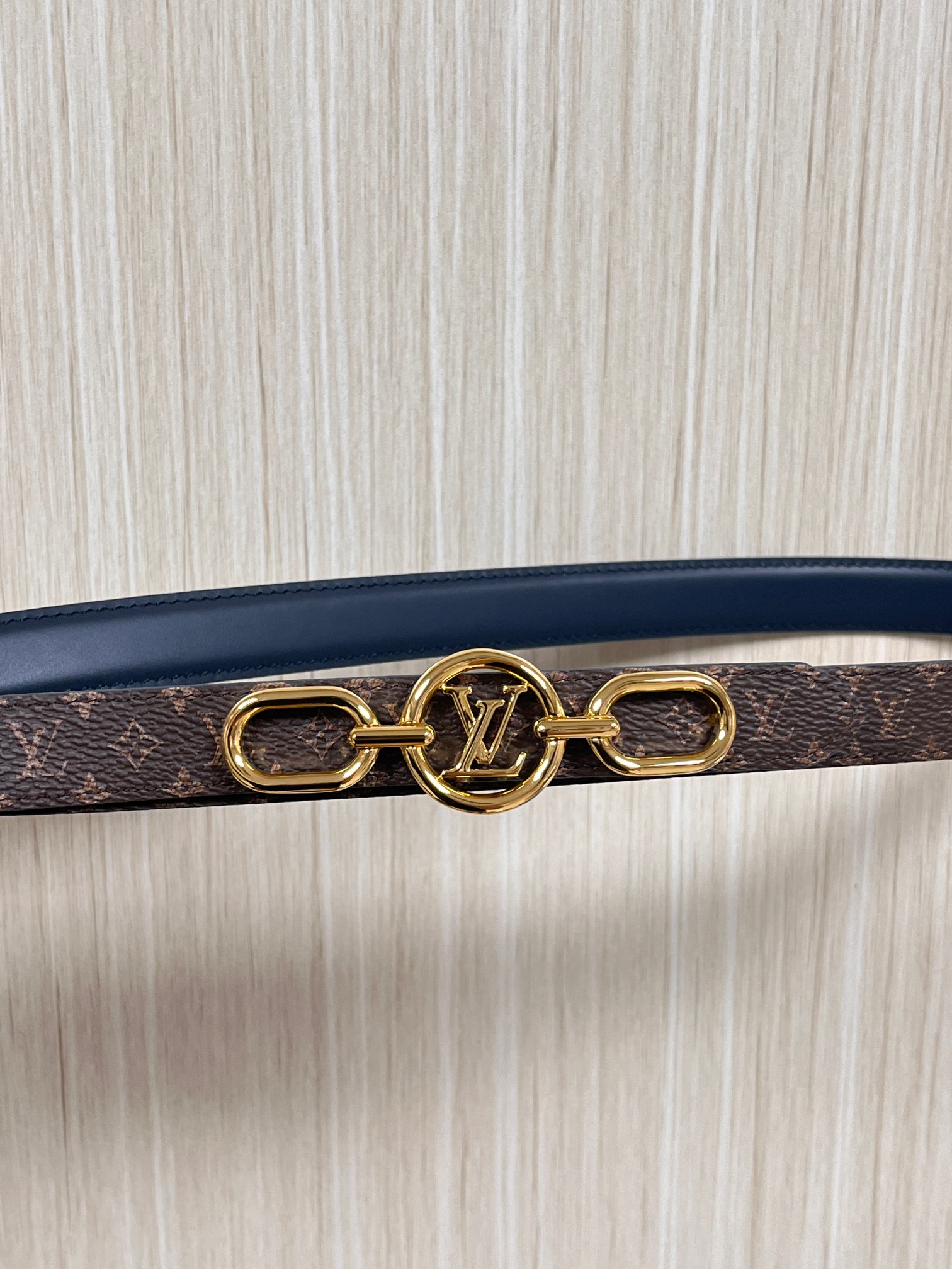 2026当季新款女士细腰带，适配裙装、裤装 正面：海军蓝色光滑小牛皮- 反面：经典Monogram老花涂