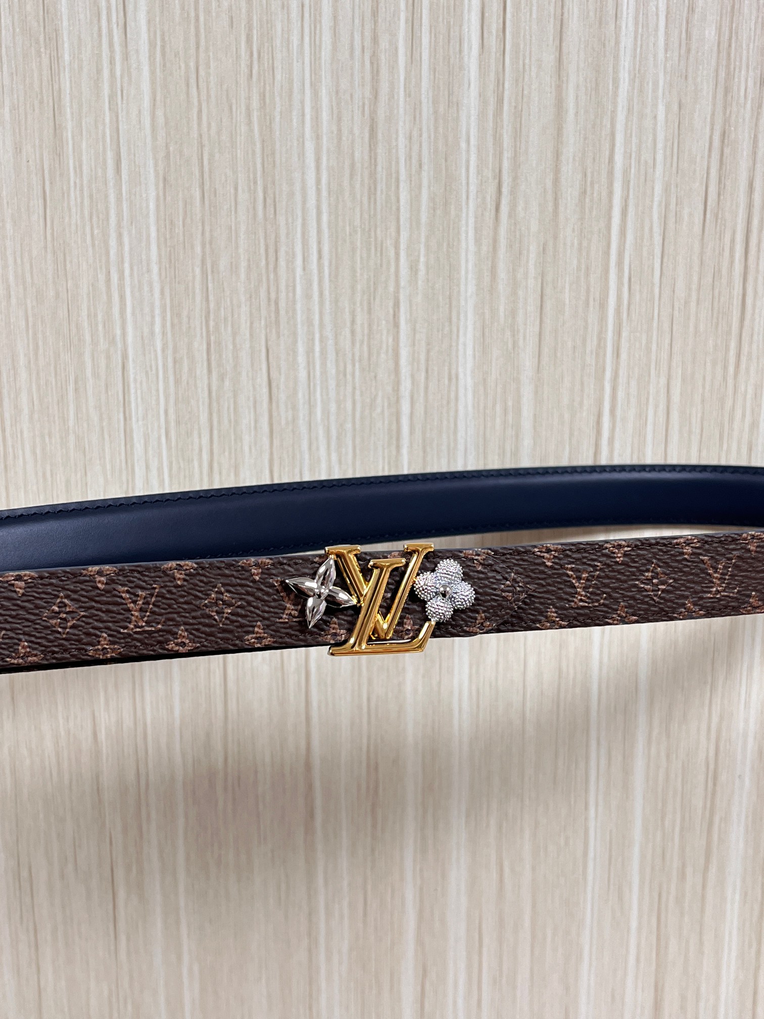 2026当季新款女士细腰带，适配裙装、裤装 正面：海军蓝色光滑小牛皮- 反面：经典Monogram老花涂