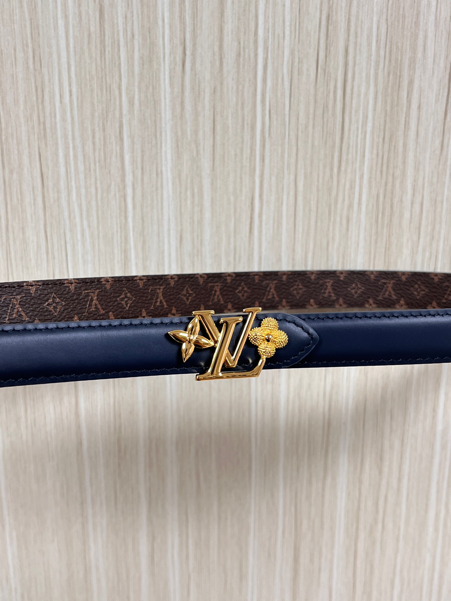 2026当季新款女士细腰带，适配裙装、裤装 正面：海军蓝色光滑小牛皮- 反面：经典Monogram老花涂