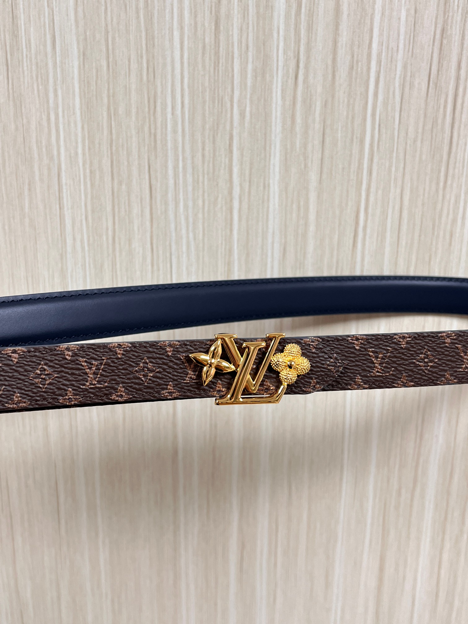 2026当季新款女士细腰带，适配裙装、裤装 正面：海军蓝色光滑小牛皮- 反面：经典Monogram老花涂