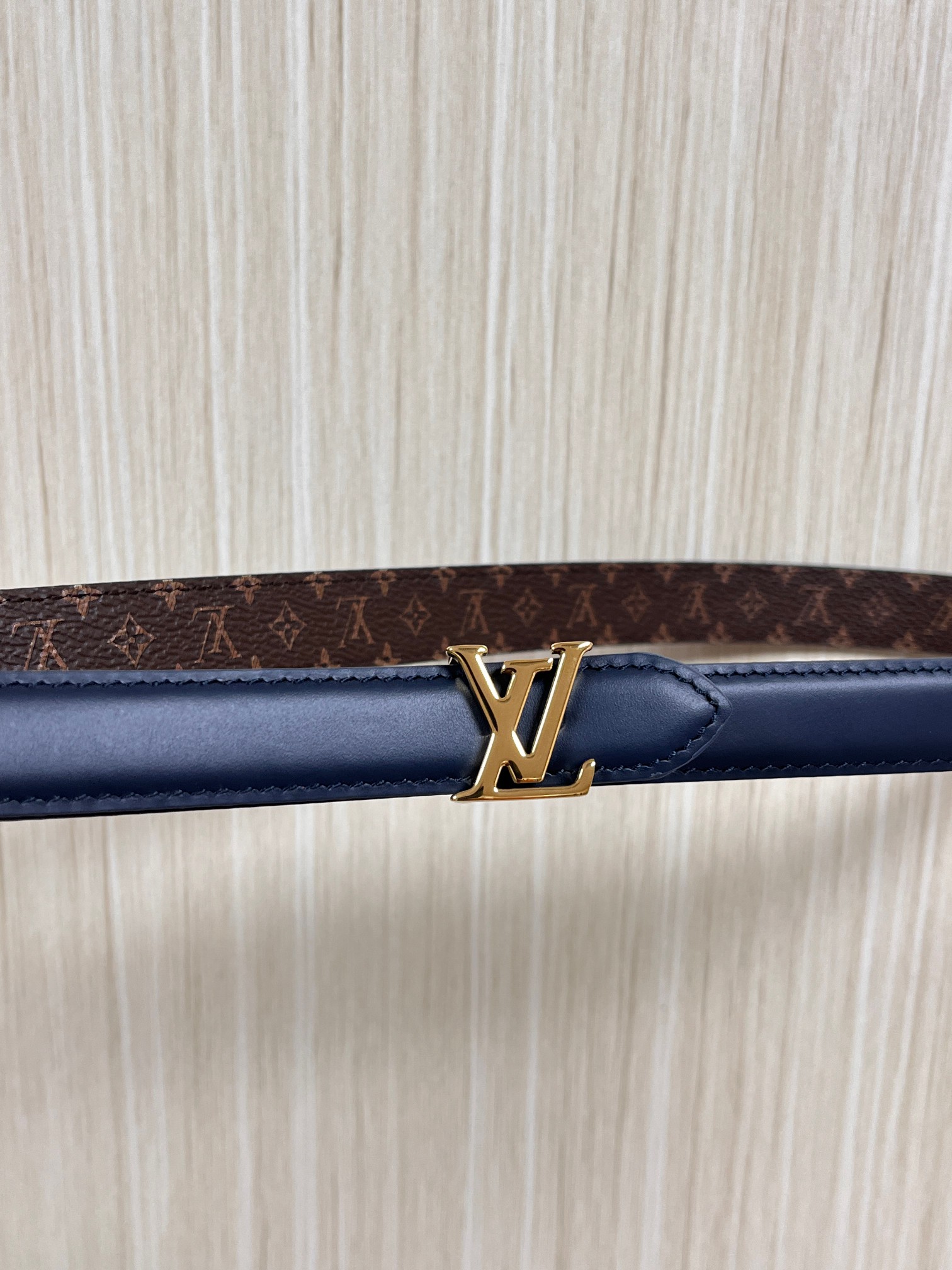 2026当季新款女士细腰带，适配裙装、裤装 正面：海军蓝色光滑小牛皮- 反面：经典Monogram老花涂