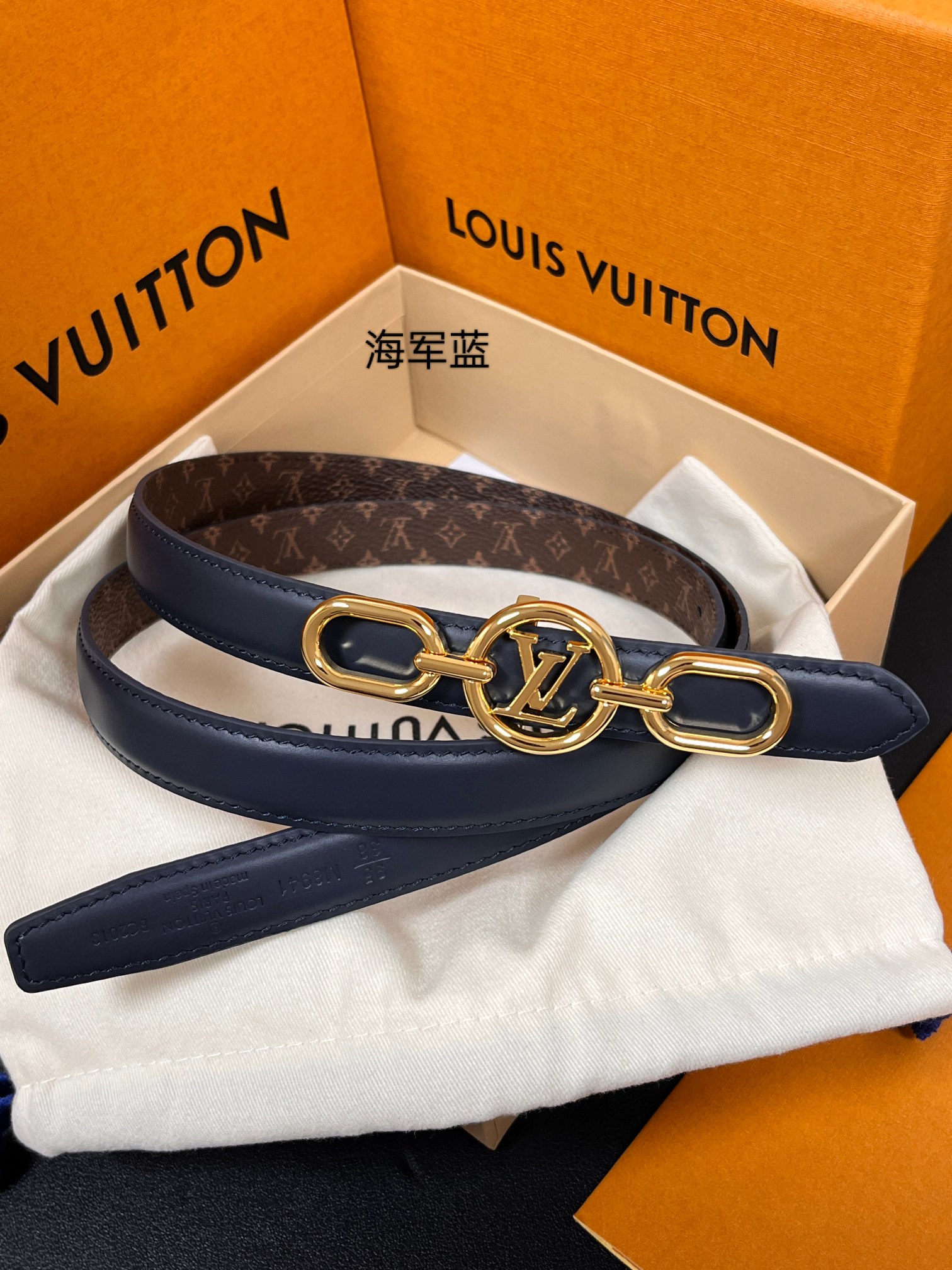 2026当季新款女士细腰带，适配裙装、裤装 正面：海军蓝色光滑小牛皮- 反面：经典Monogram老花涂