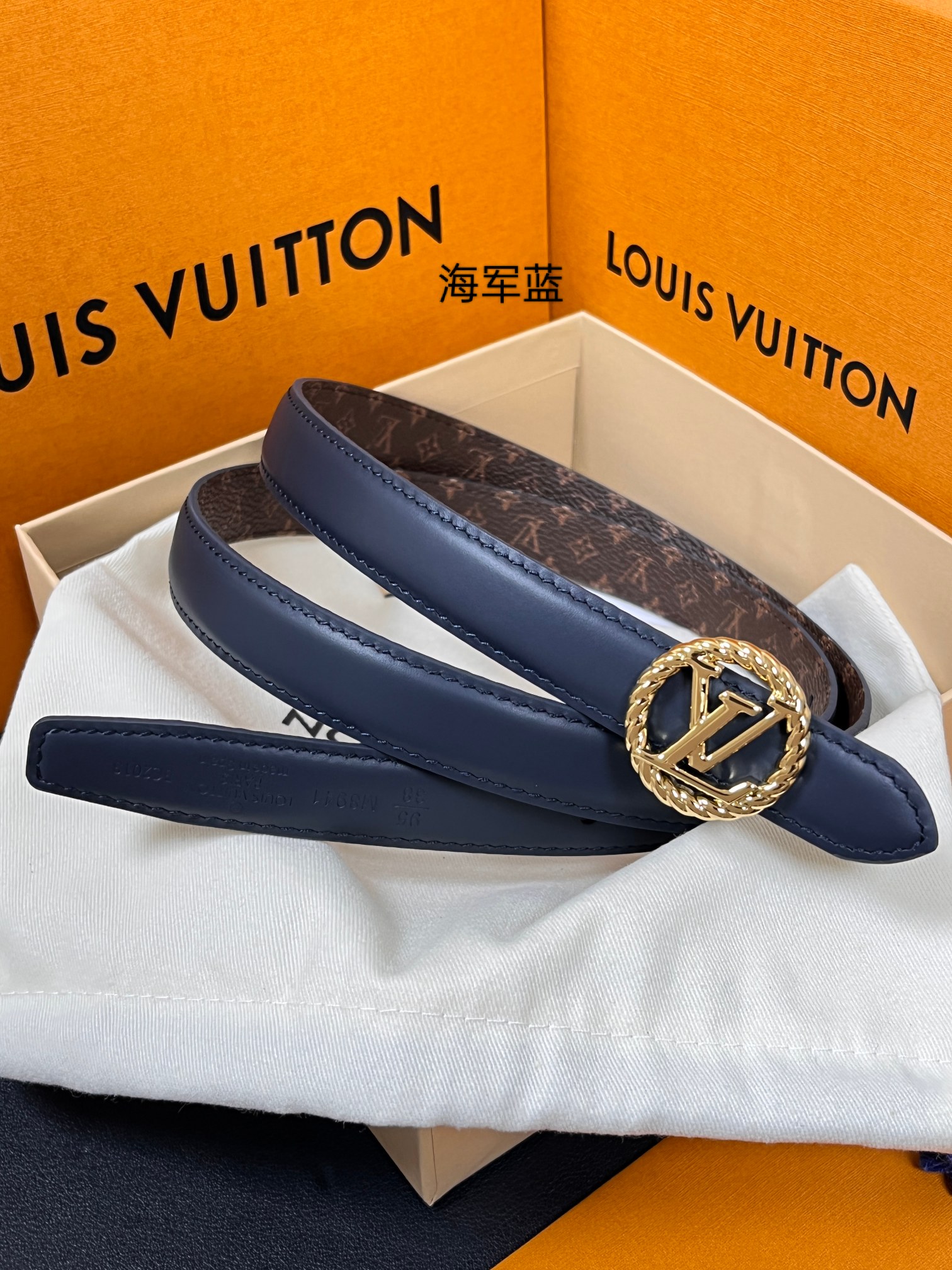 2026当季新款女士细腰带，适配裙装、裤装 正面：海军蓝色光滑小牛皮- 反面：经典Monogram老花涂