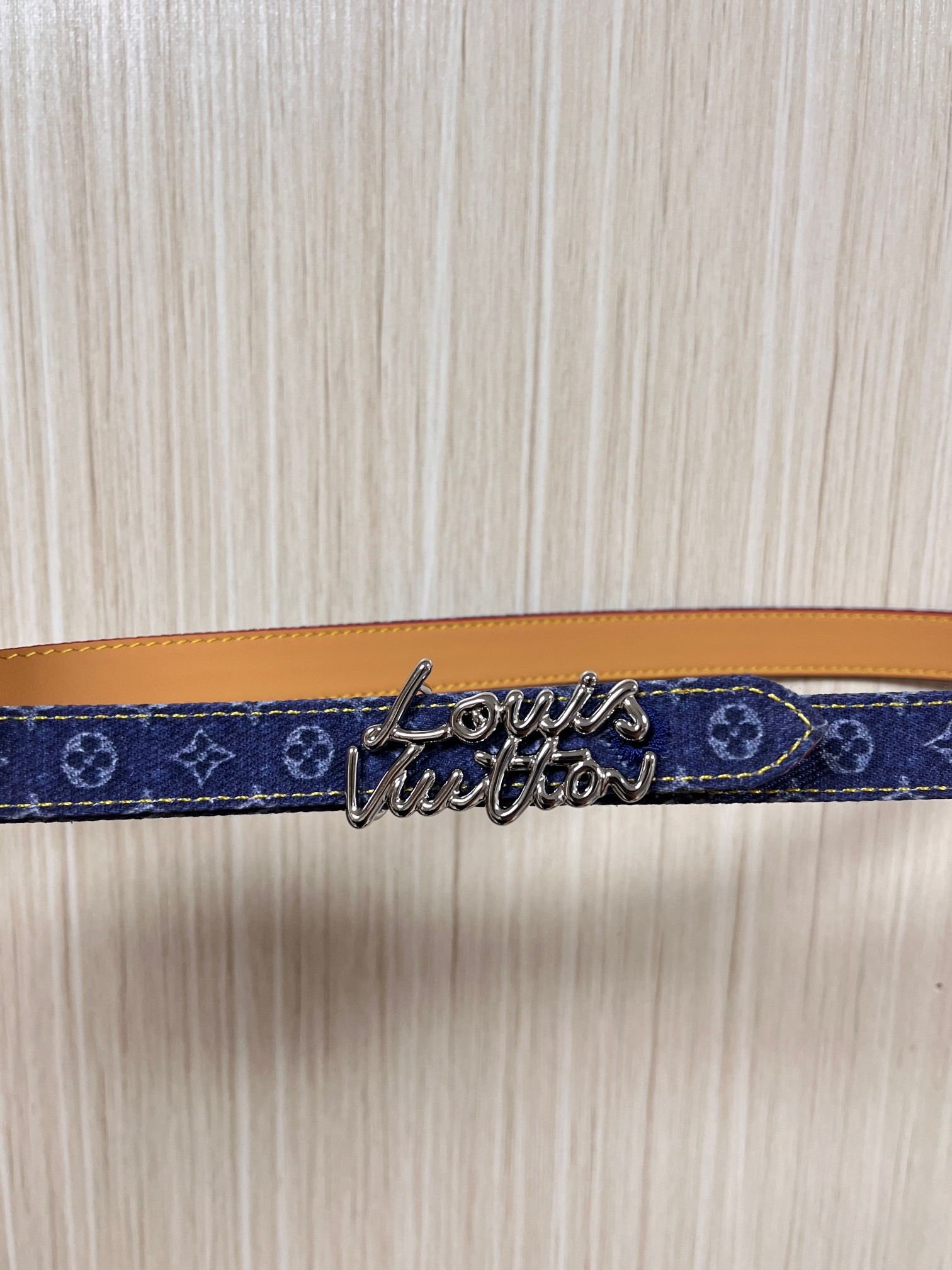 牛仔篮Monogram 帆布材质 搭配复古做旧的老花印花另一面树高进口牛皮 宽牛仔蓝布